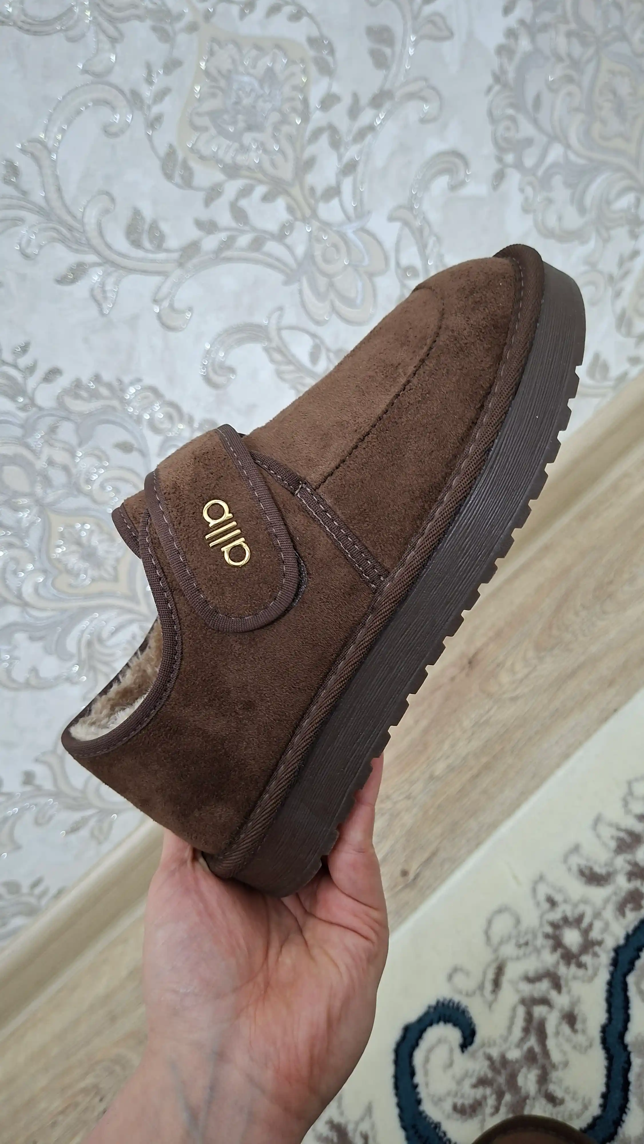 Ayollar poyabzali, uggi, qishki, ichi mo‘ynali, o‘lchamlari 36-40, issiq 