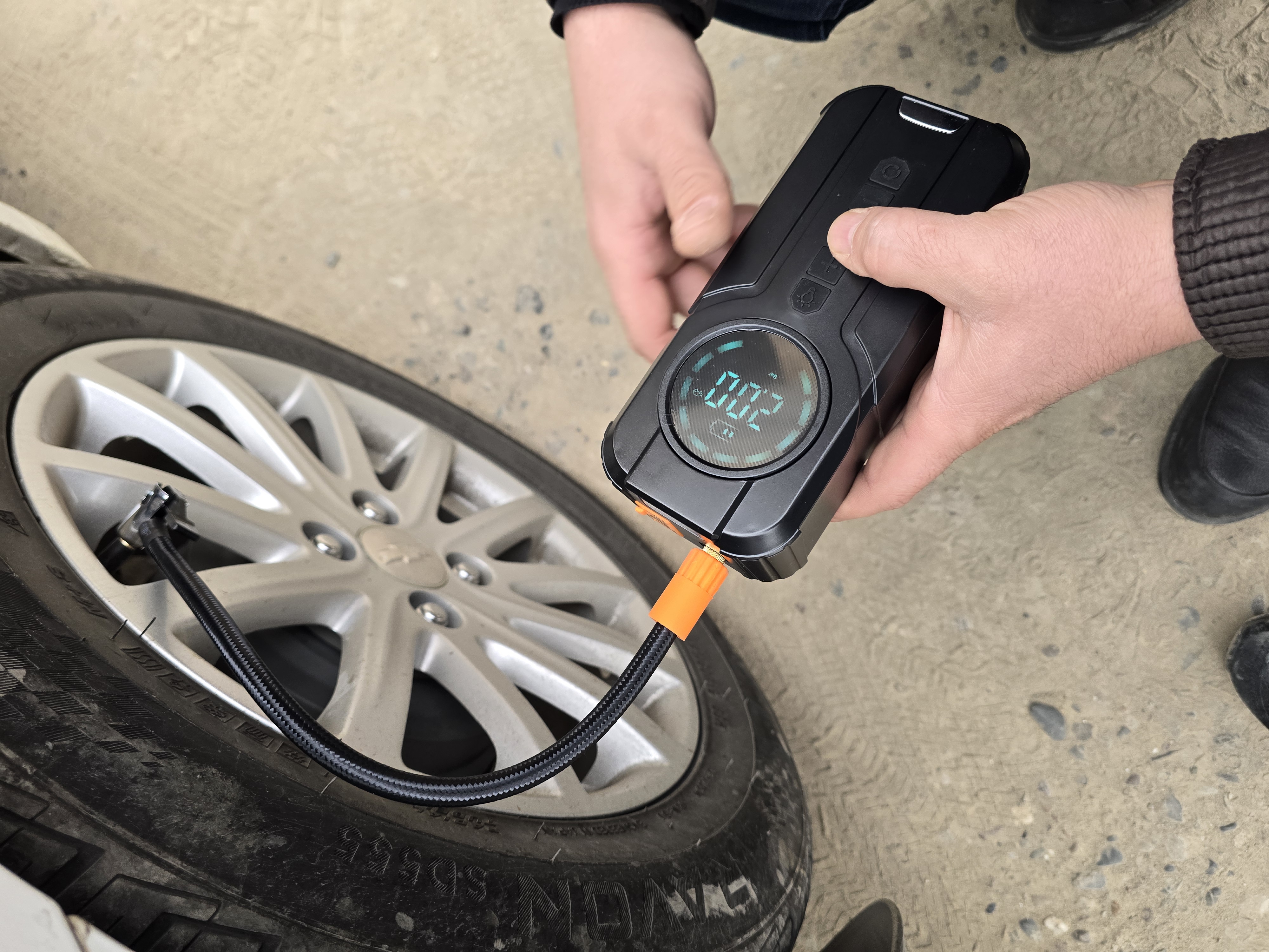 Avtomobilni ishga tushirish va quvvatlash moslamasi, Starter 10000 mAh + kompressor, nasos
