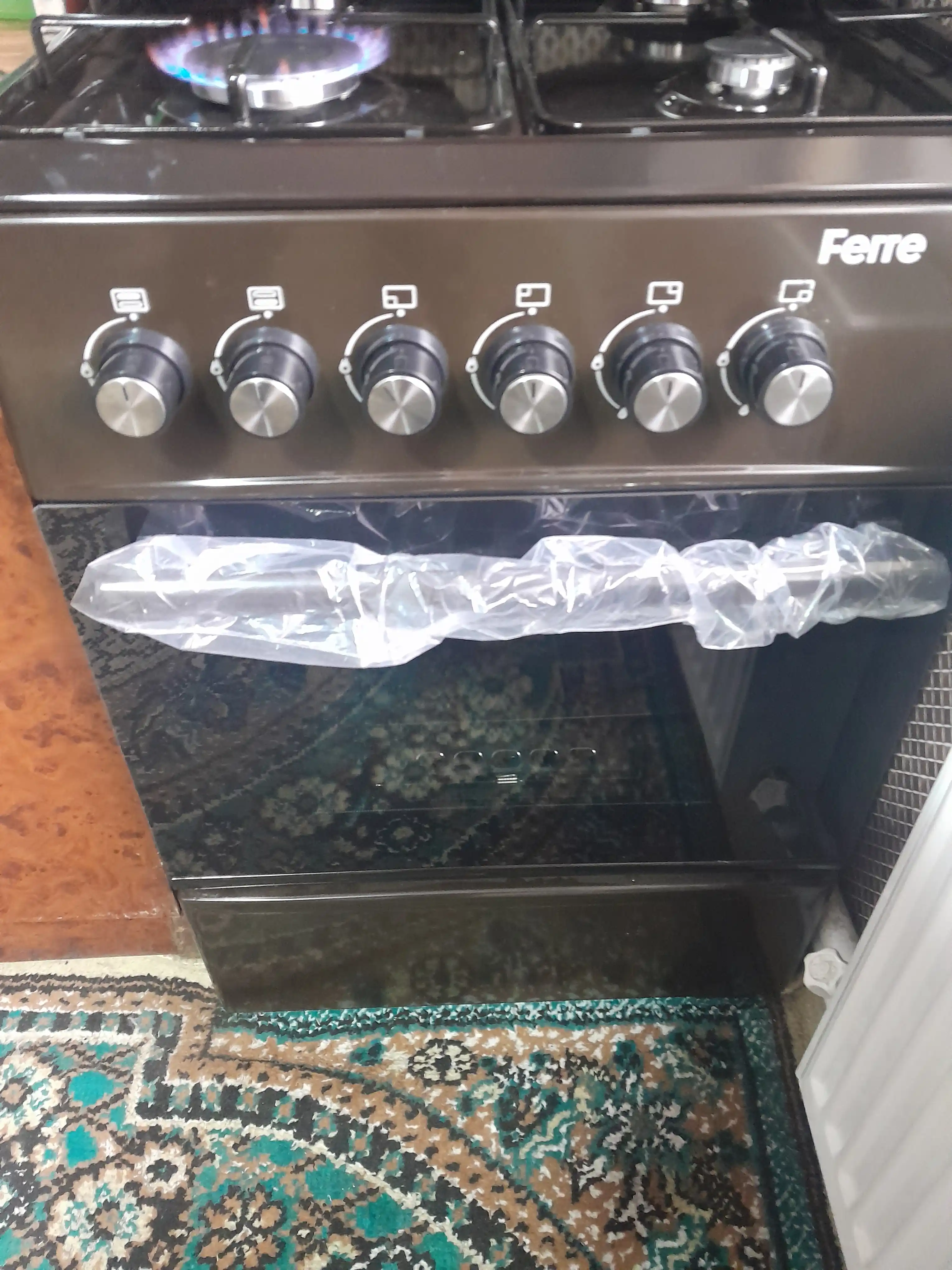 Gaz plitasi Ferre 57l, 4 gaz gorelka, temir panjara, katta hajmli duxovka