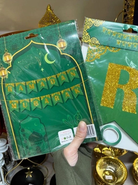 Ramazon uchun ,, Ramazon Muborak" yozuvli baneri - 