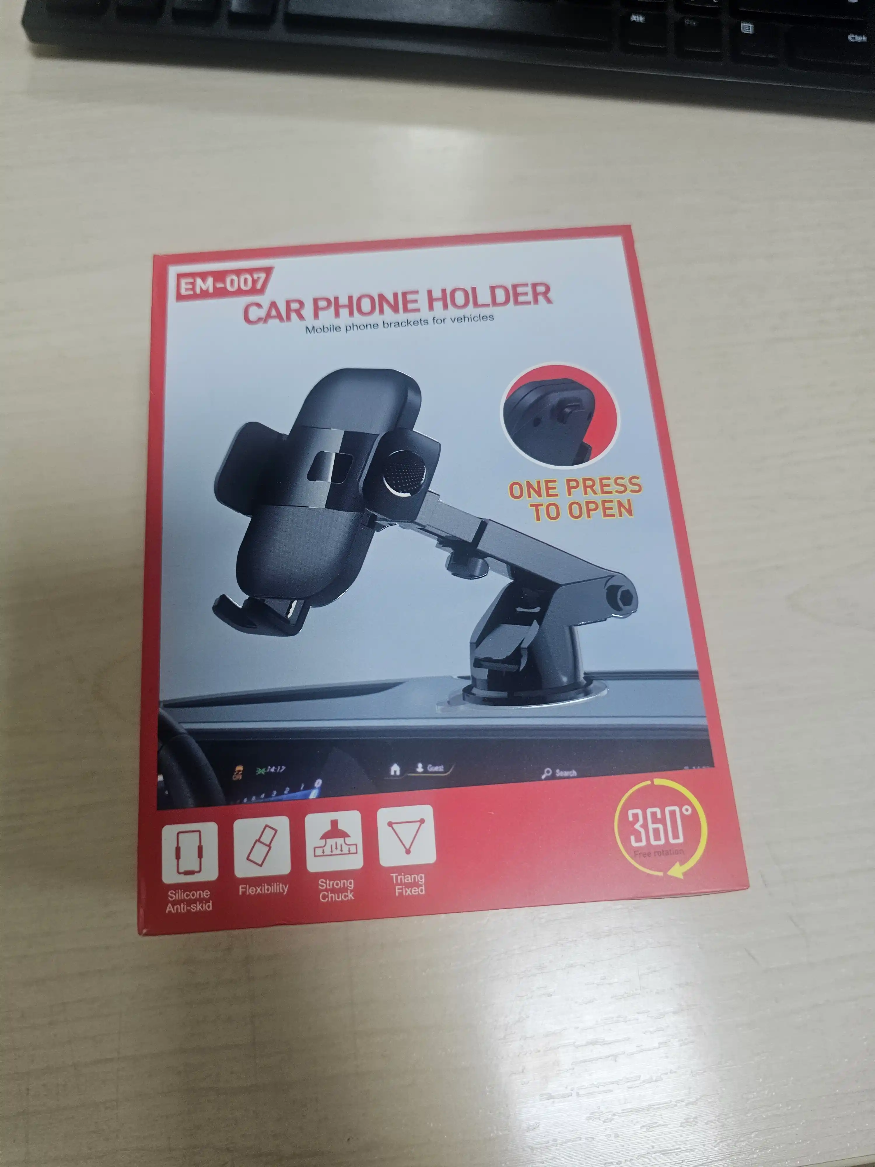 Avtomobil uchun universal telefon tutgichi EM-777/070