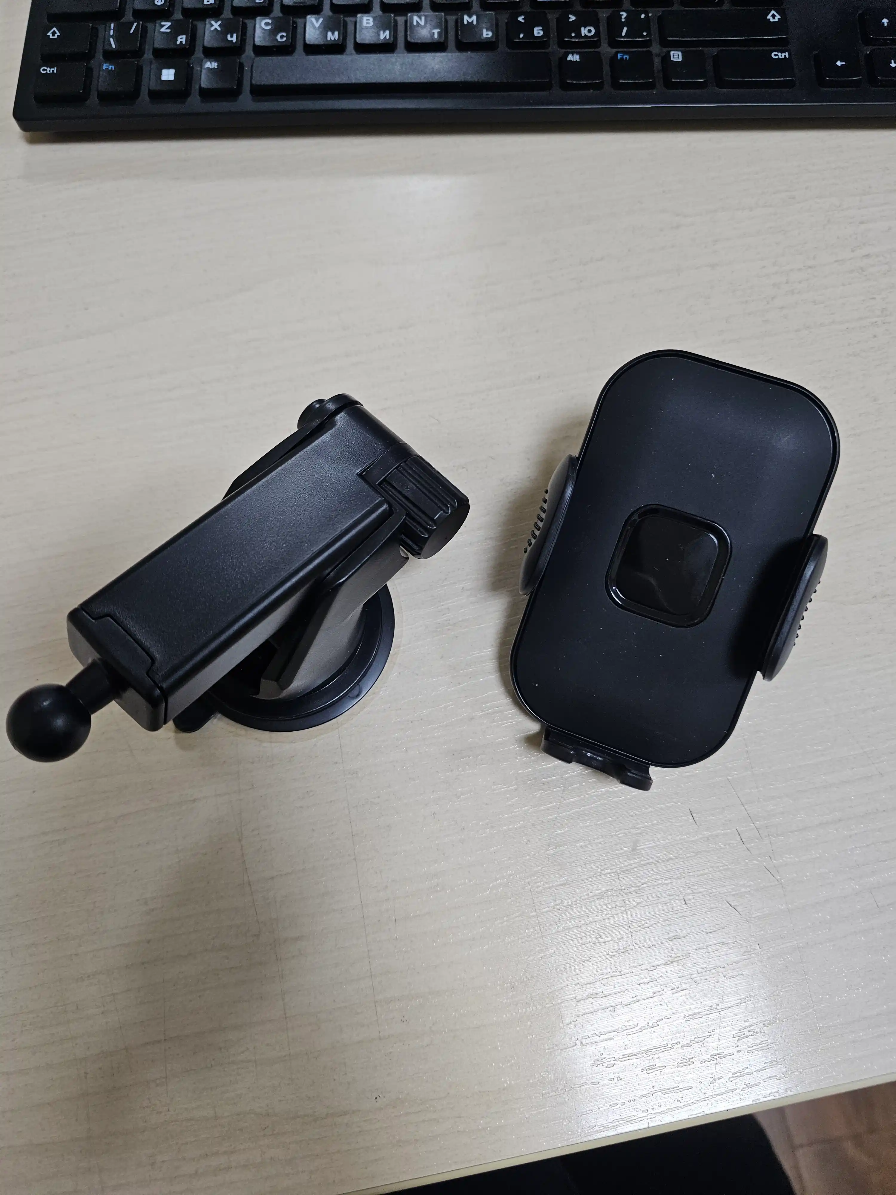Avtomobil uchun universal telefon tutgichi EM-777/070