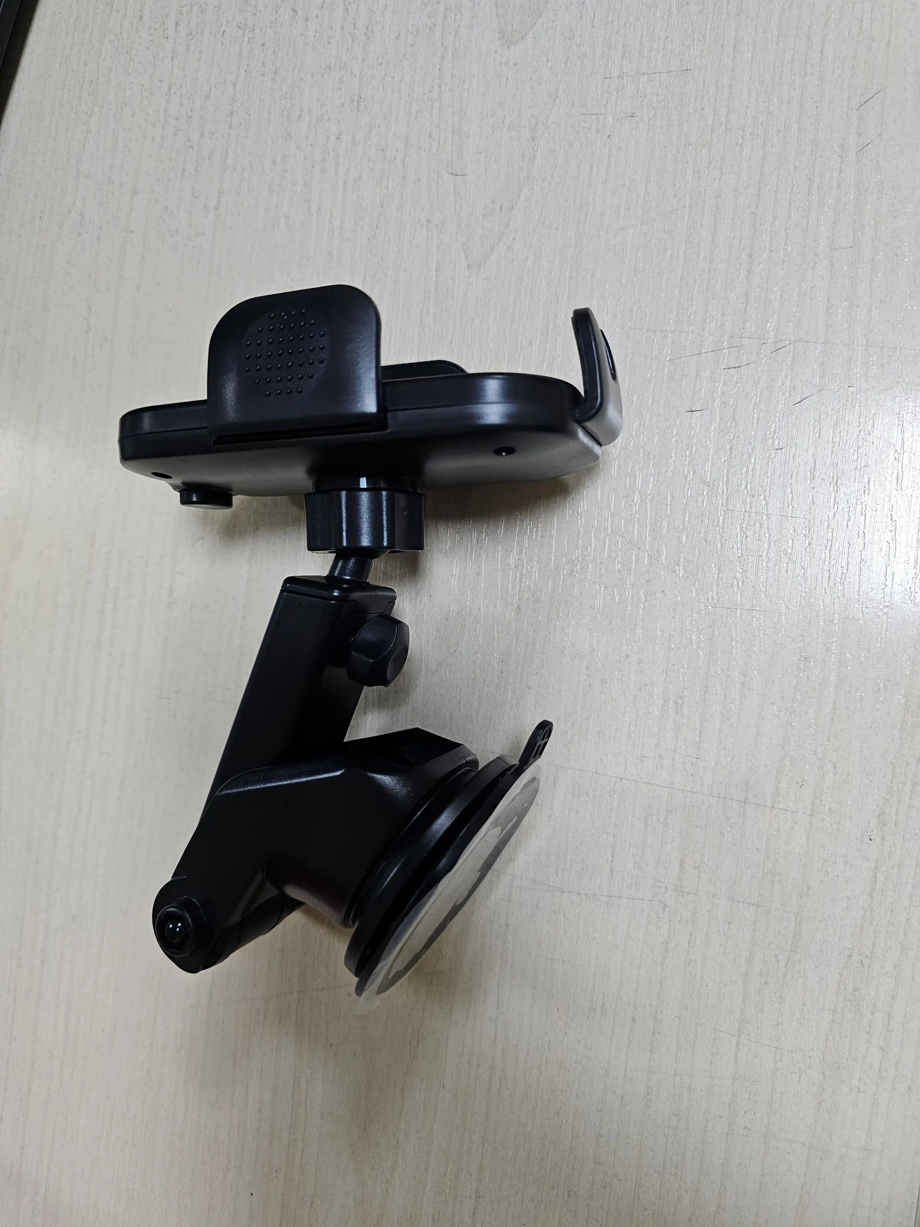 Avtomobil uchun universal telefon tutgichi EM-777/070