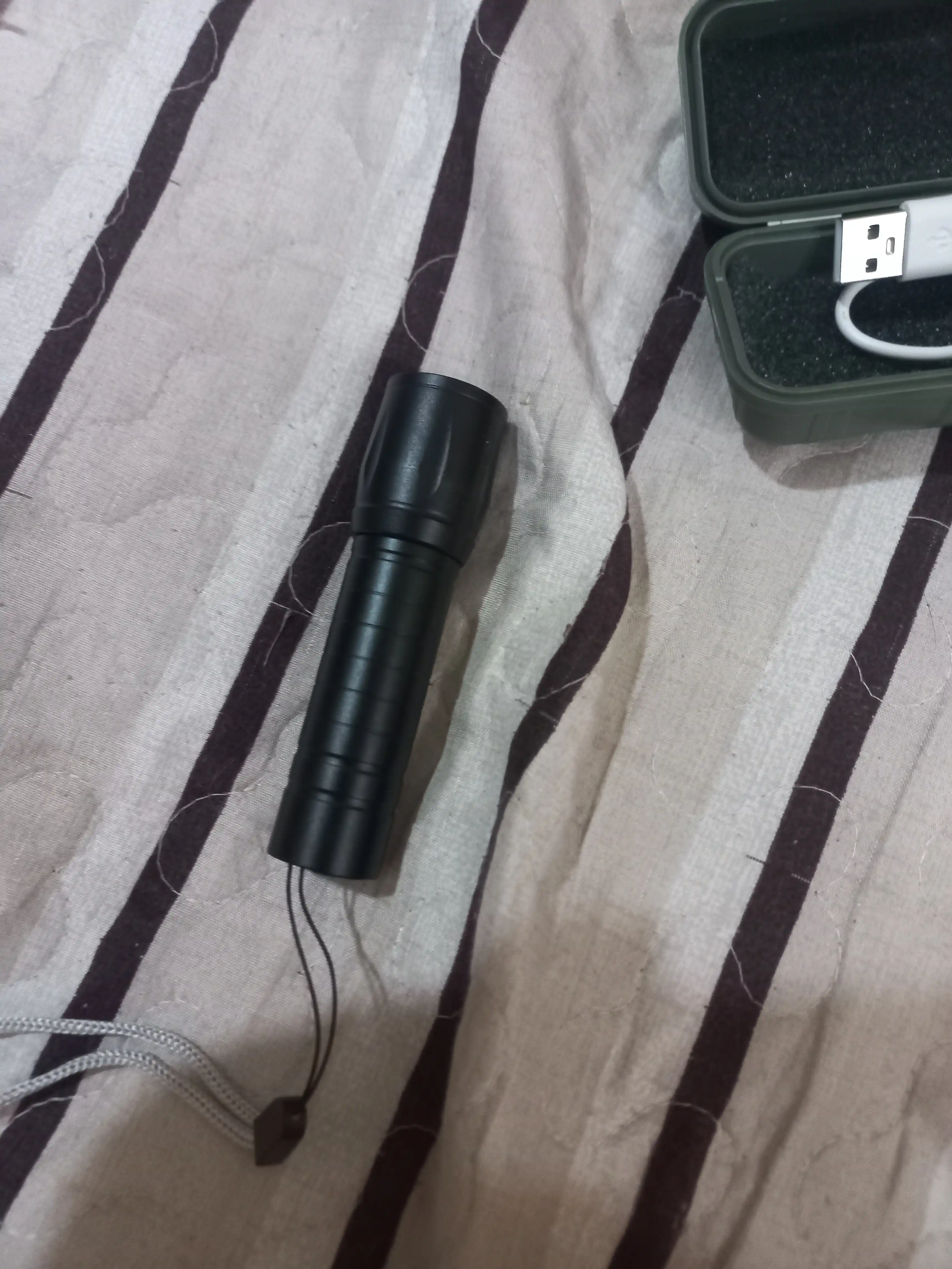 Mini LED fonar BX-P12 — suvga chidamli, taktik, sayohat va baliq ovlash uchun mos