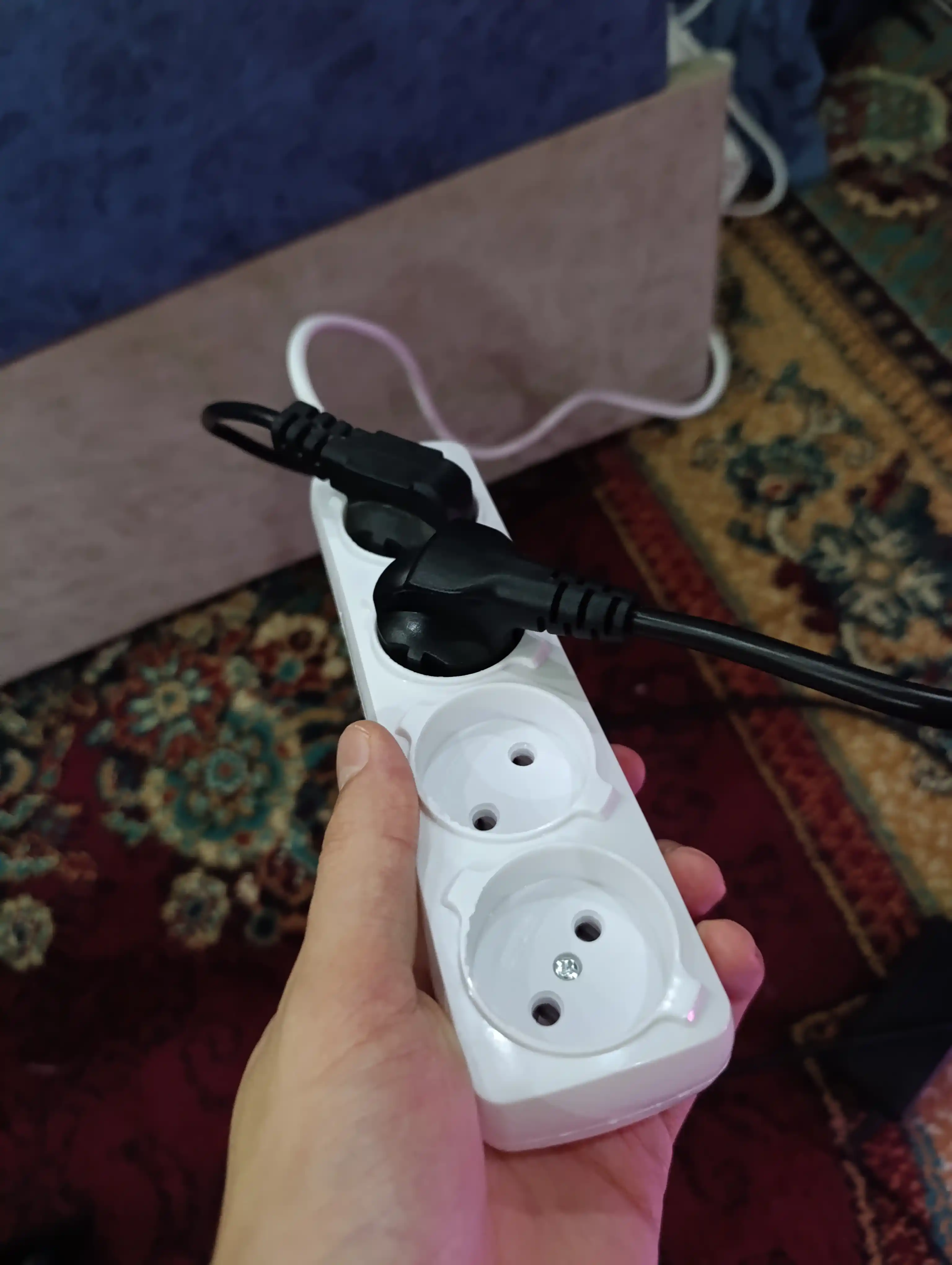 4 ta rozetkali elektr uzaytirgich, klassik oq rangda