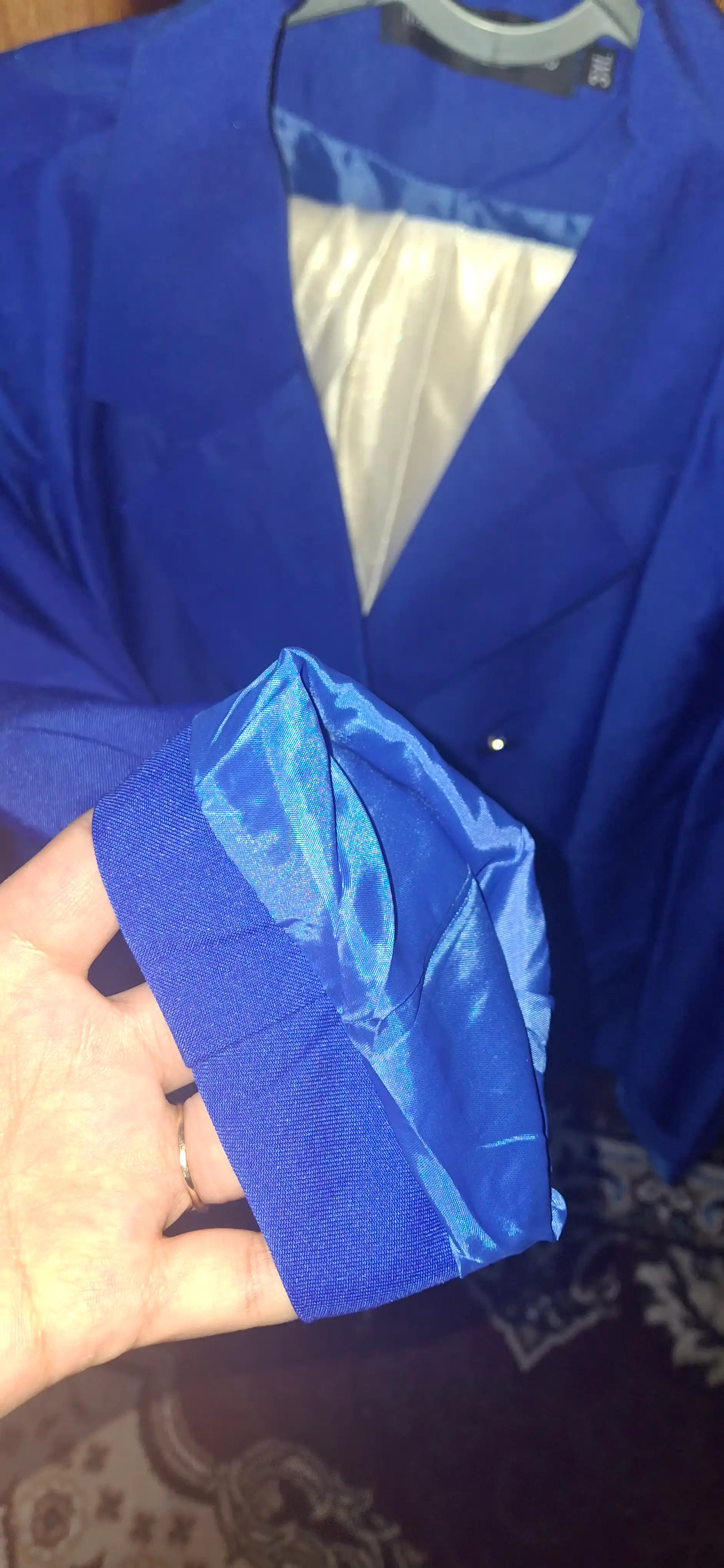 Ayollar pidjagi, klassik, tugmali uzaytirilgan jaket