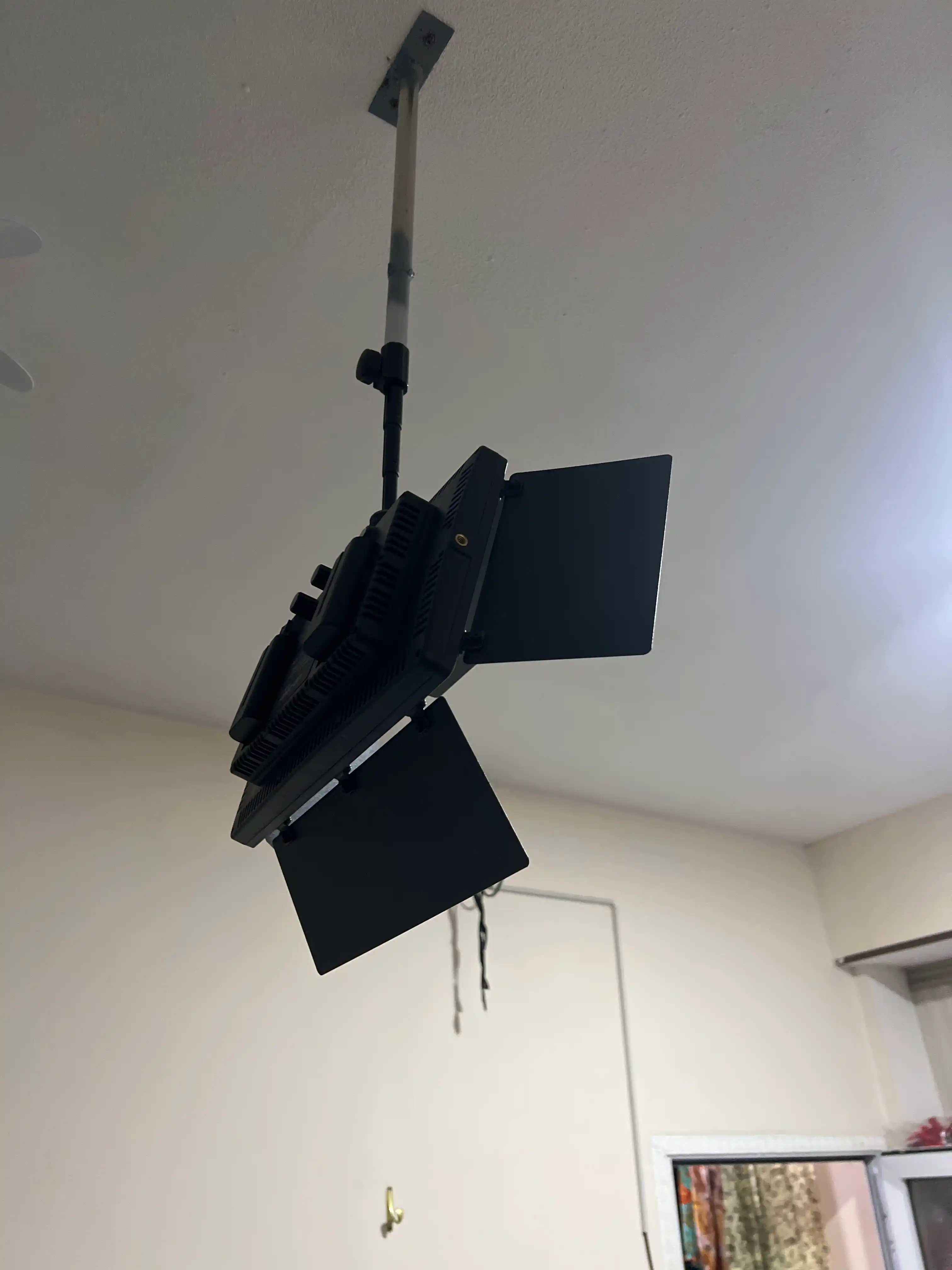 Видеосвет RGB LED U800+, штатив на 2.1 м, пульт ДУ, 2 аккумулятора, зарядное устройства