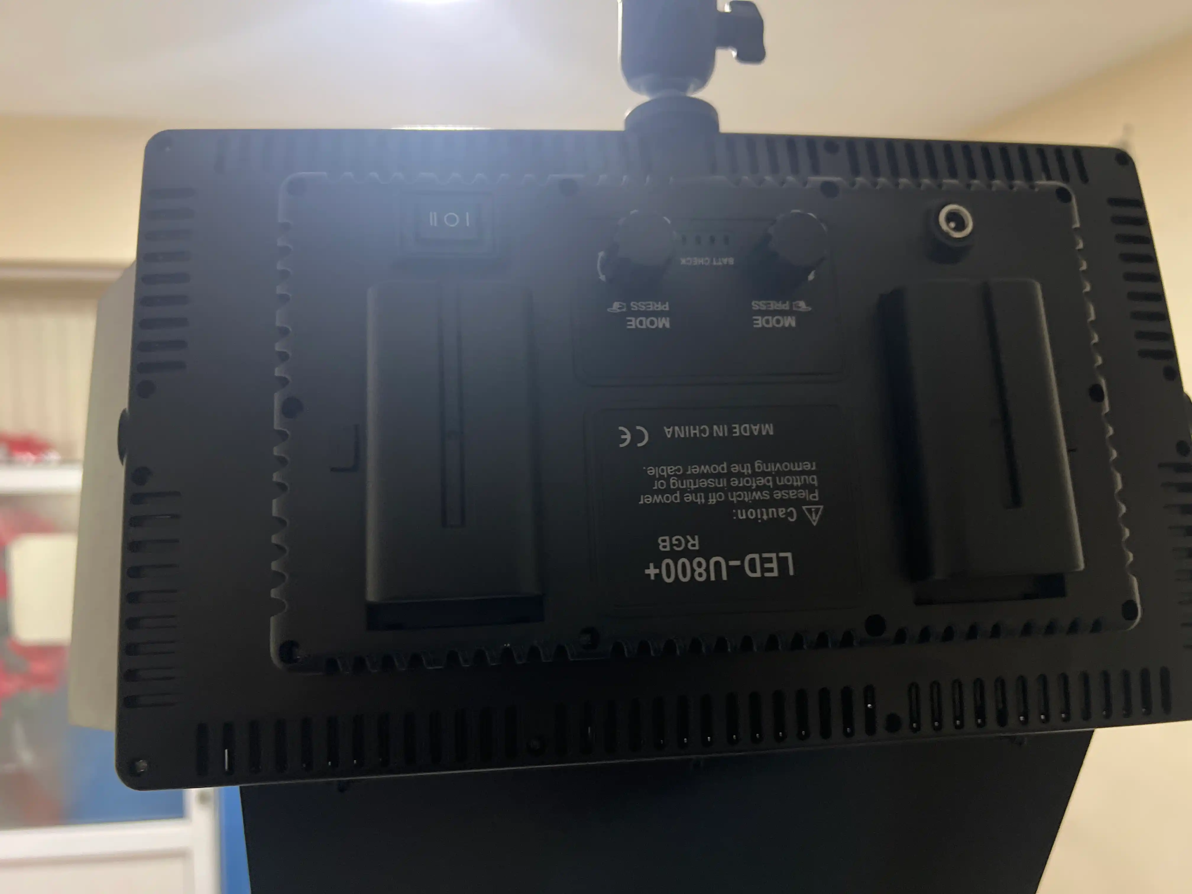 Видеосвет RGB LED U800+, штатив на 2.1 м, пульт ДУ, 2 аккумулятора, зарядное устройства