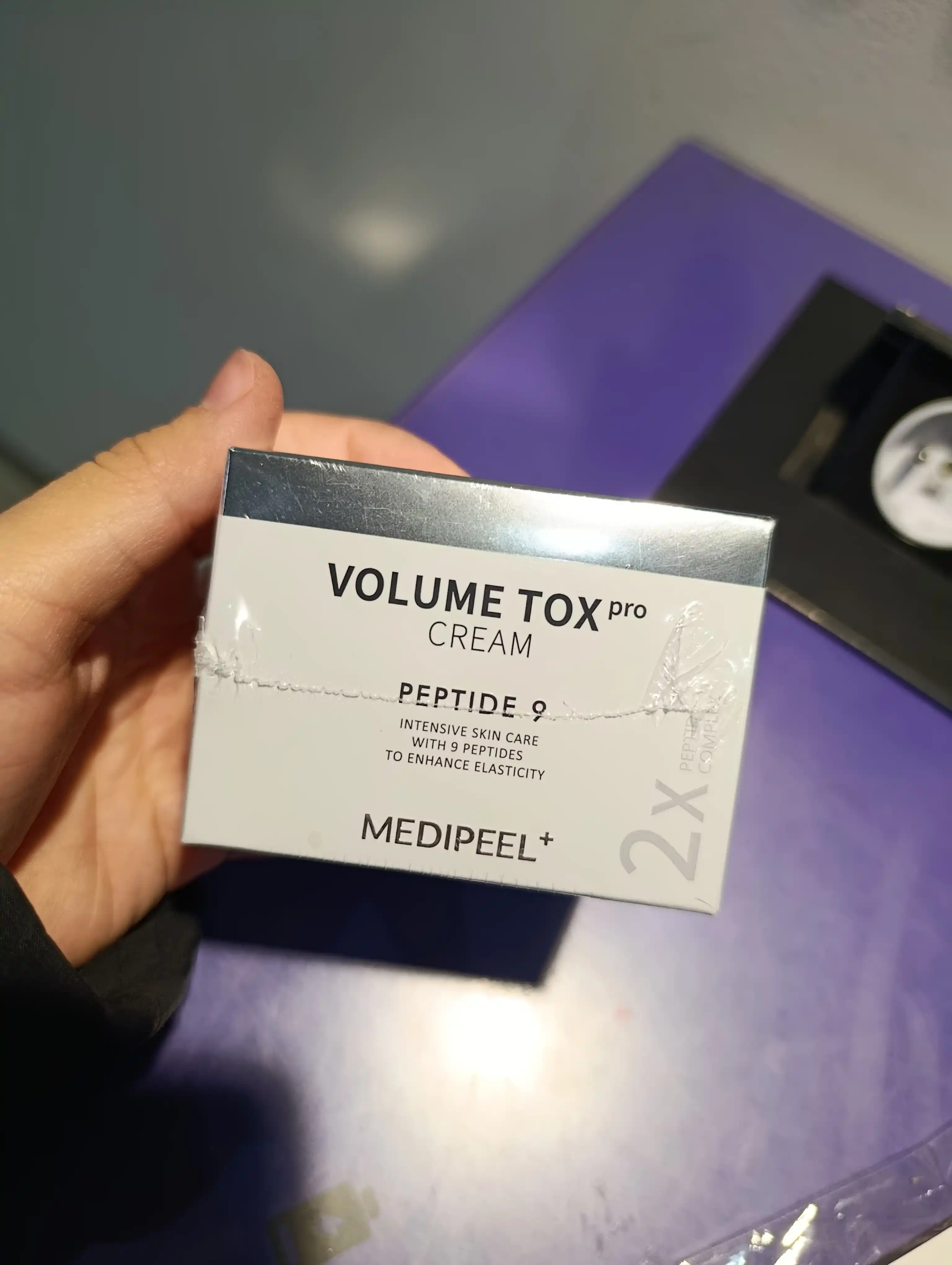 Peptidlar va ektoin bilan, yoshartiruvchi krem MEDIPEEL Peptide 9 Volume Tox Cream PRO, 50 g