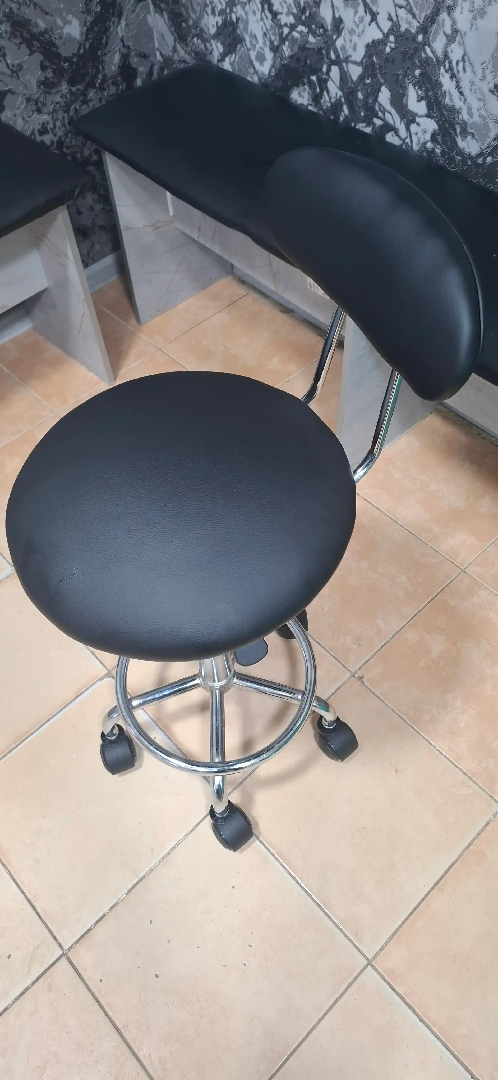 Dafnaning KLINIKAL bar stuli, qora