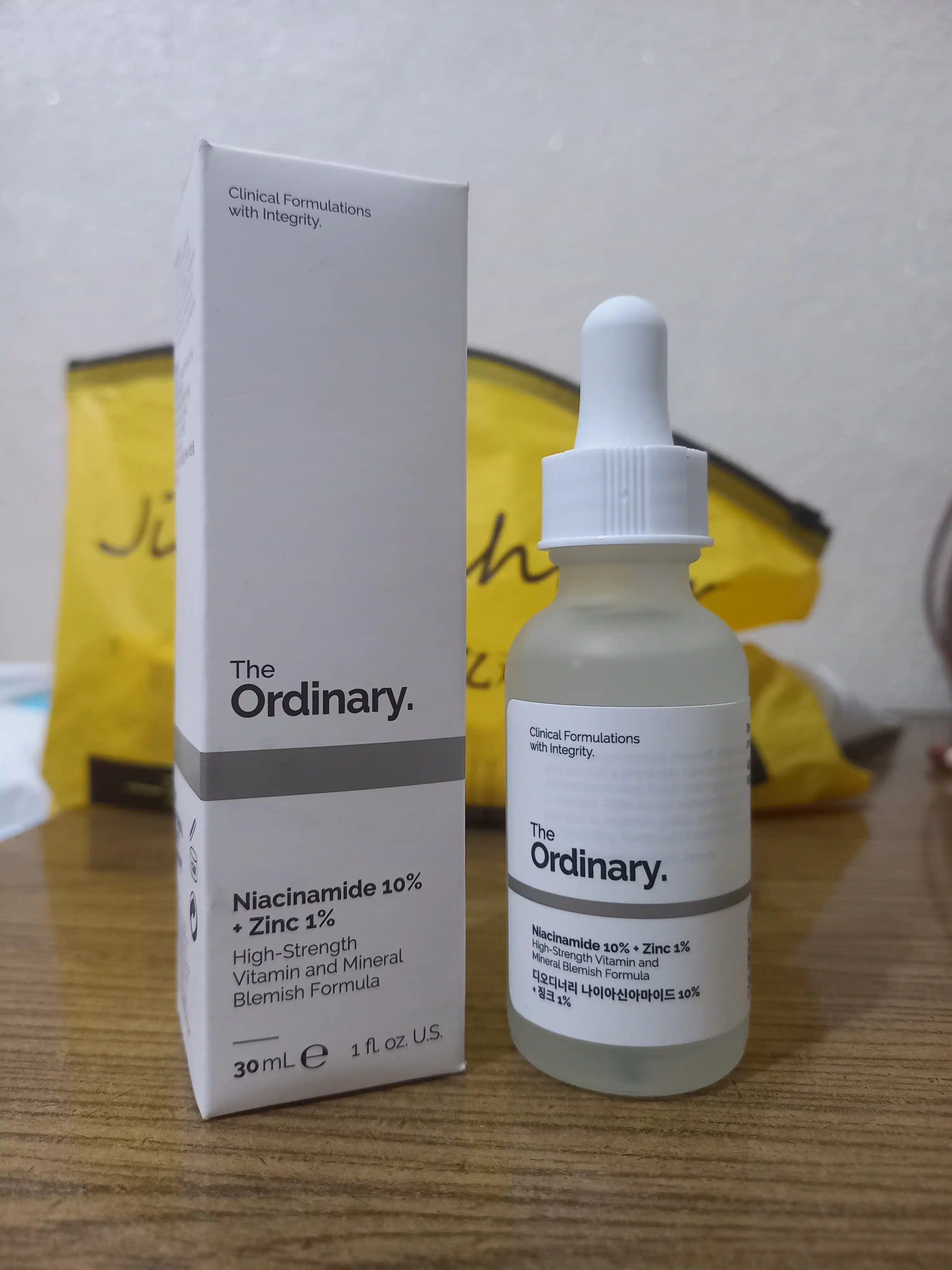 The Ordinary Niatsinamid va sink bilan yuz zardobi Niacinamide 10% + Zinc 1%, 30 ml