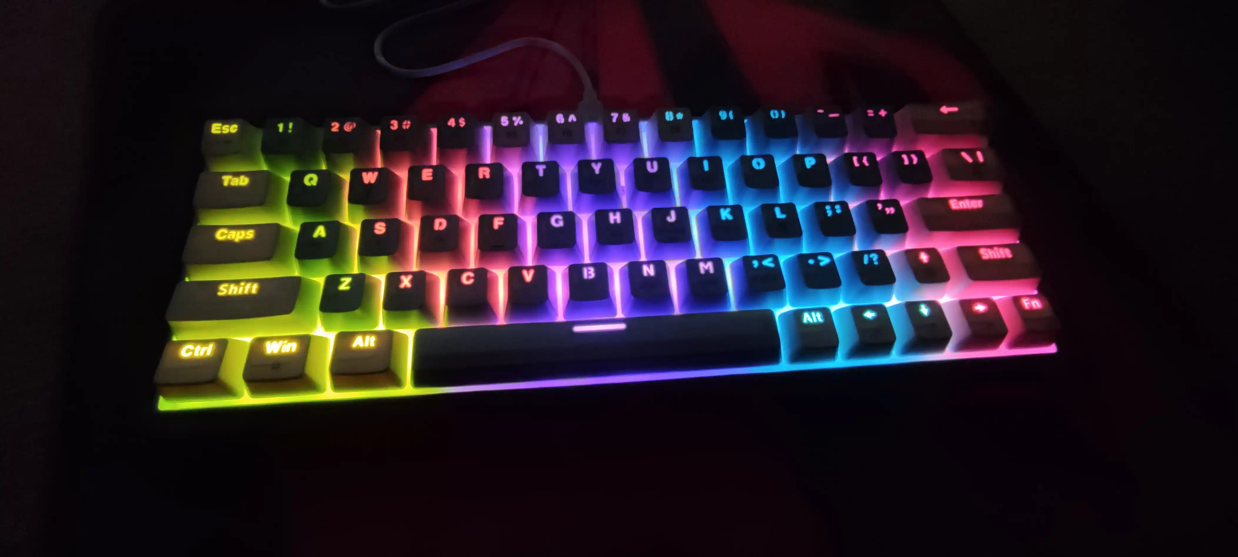 Zifrind Rgb mexanik o‘yin klaviaturasi, 98 ta o‘yin tugmasi va multimedia bilan yoritilgan