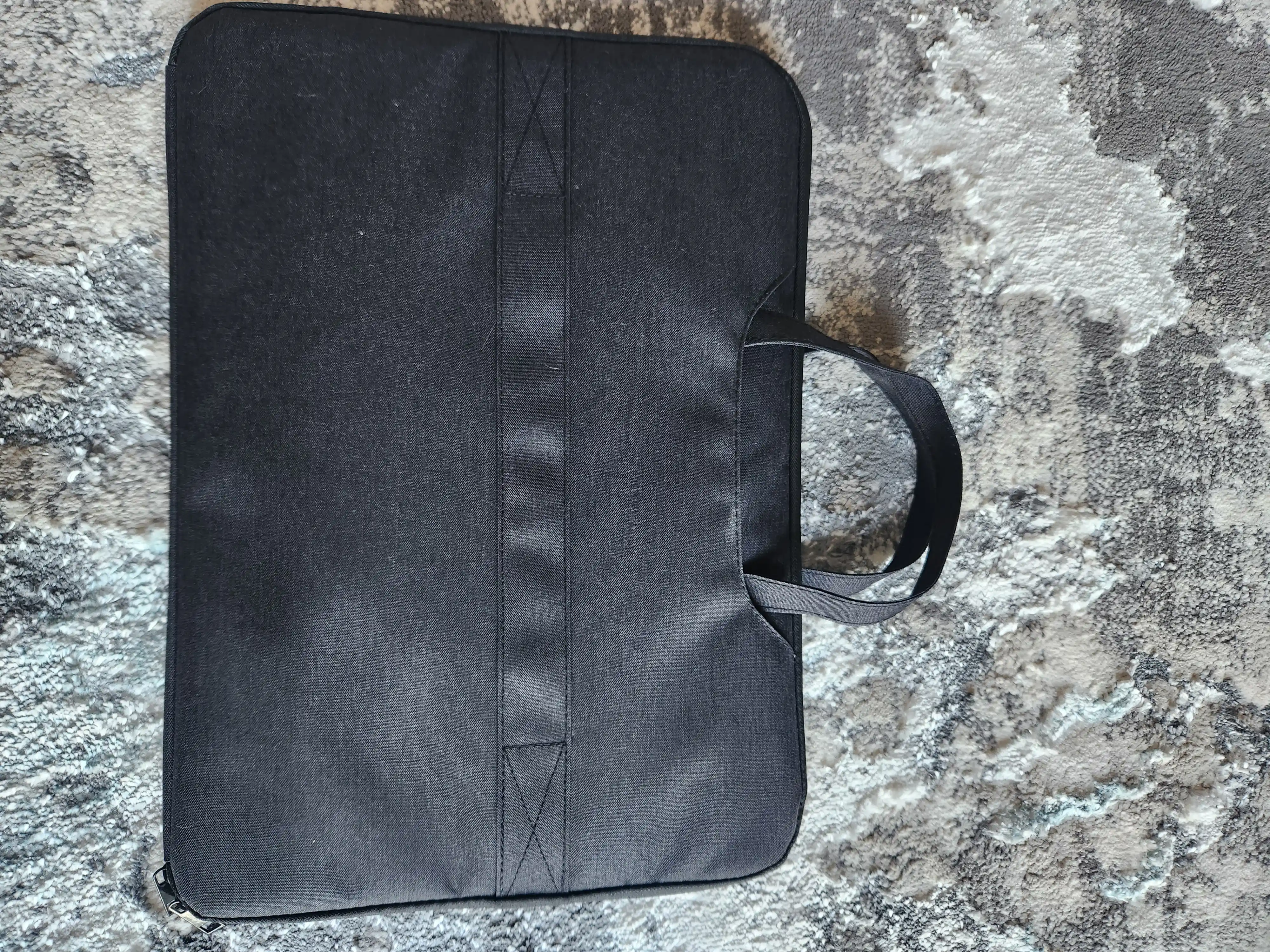Biznes uslubidagi suvga chidamli noutbuk sumkasi