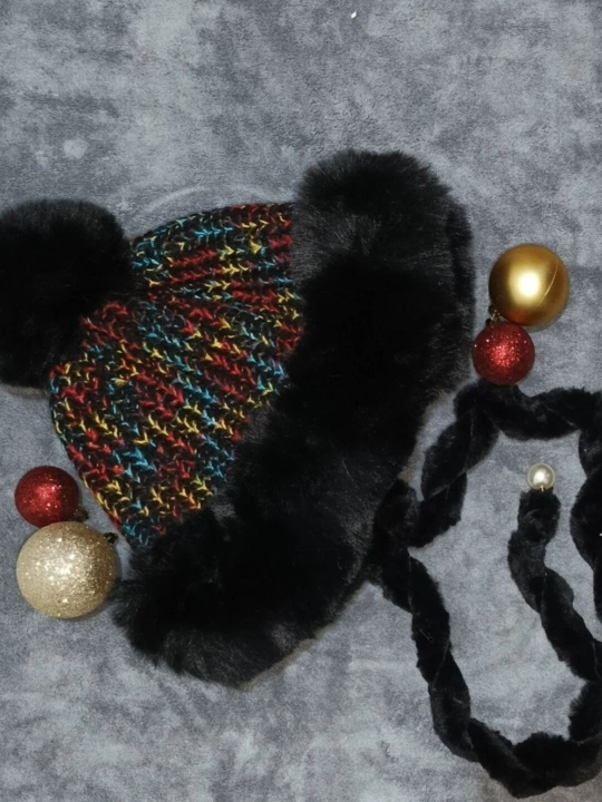 Ayollar qishki mo'ynali telpag (ushanka), pomponli, och jigarrang