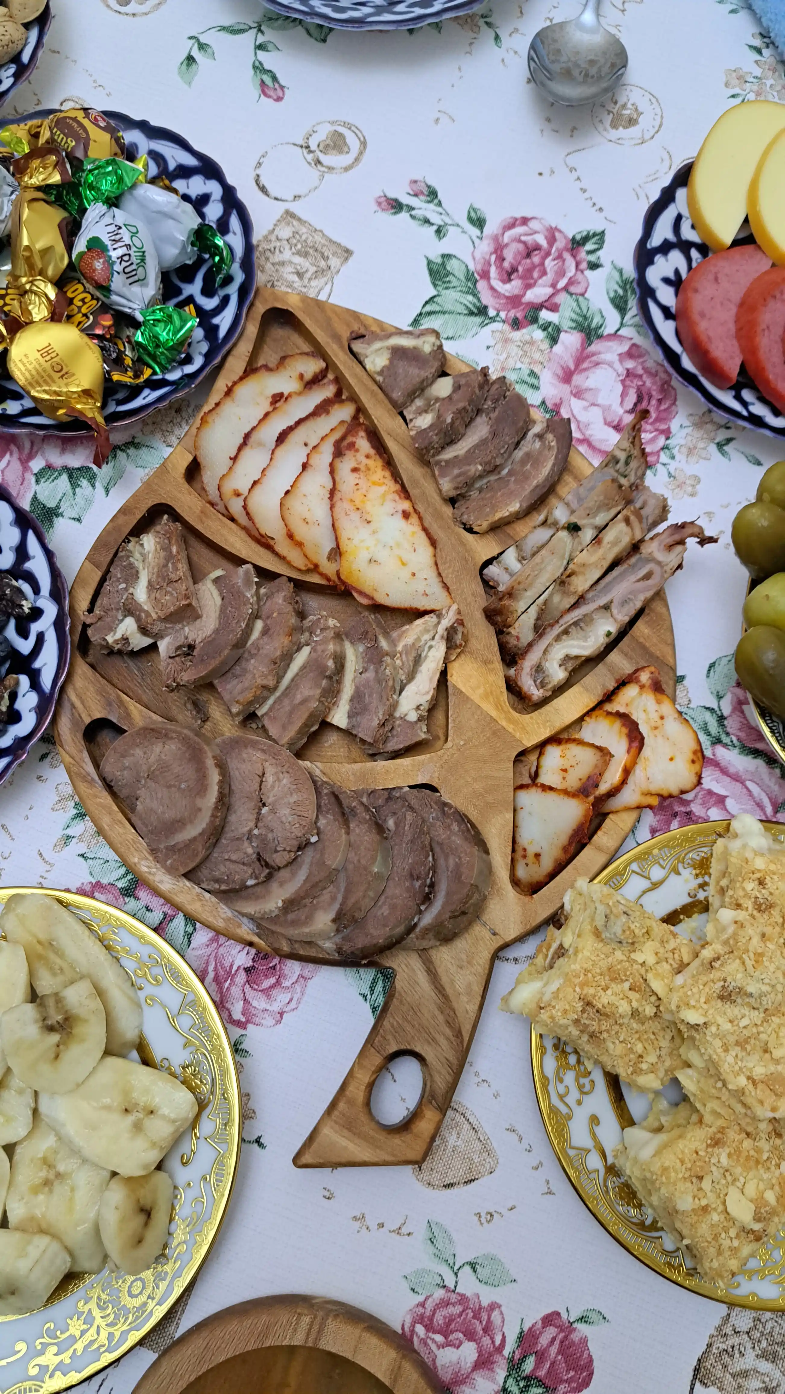 Деревянная менажница для закусок, тарелка для фруктов в виде листочка