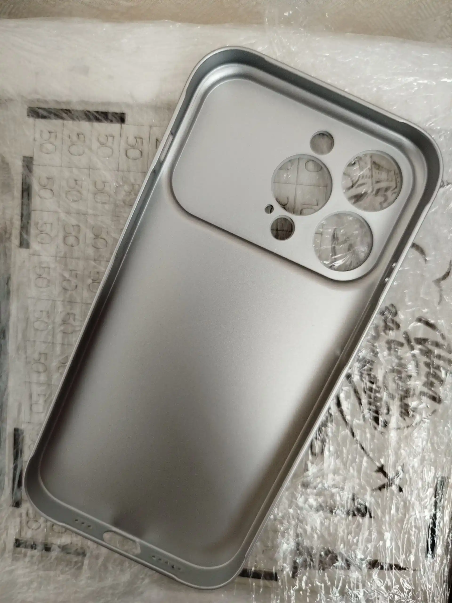 G‘ilof iPhone 13, 14, 15, 16, Pro, Pro Max, rangli, silikon