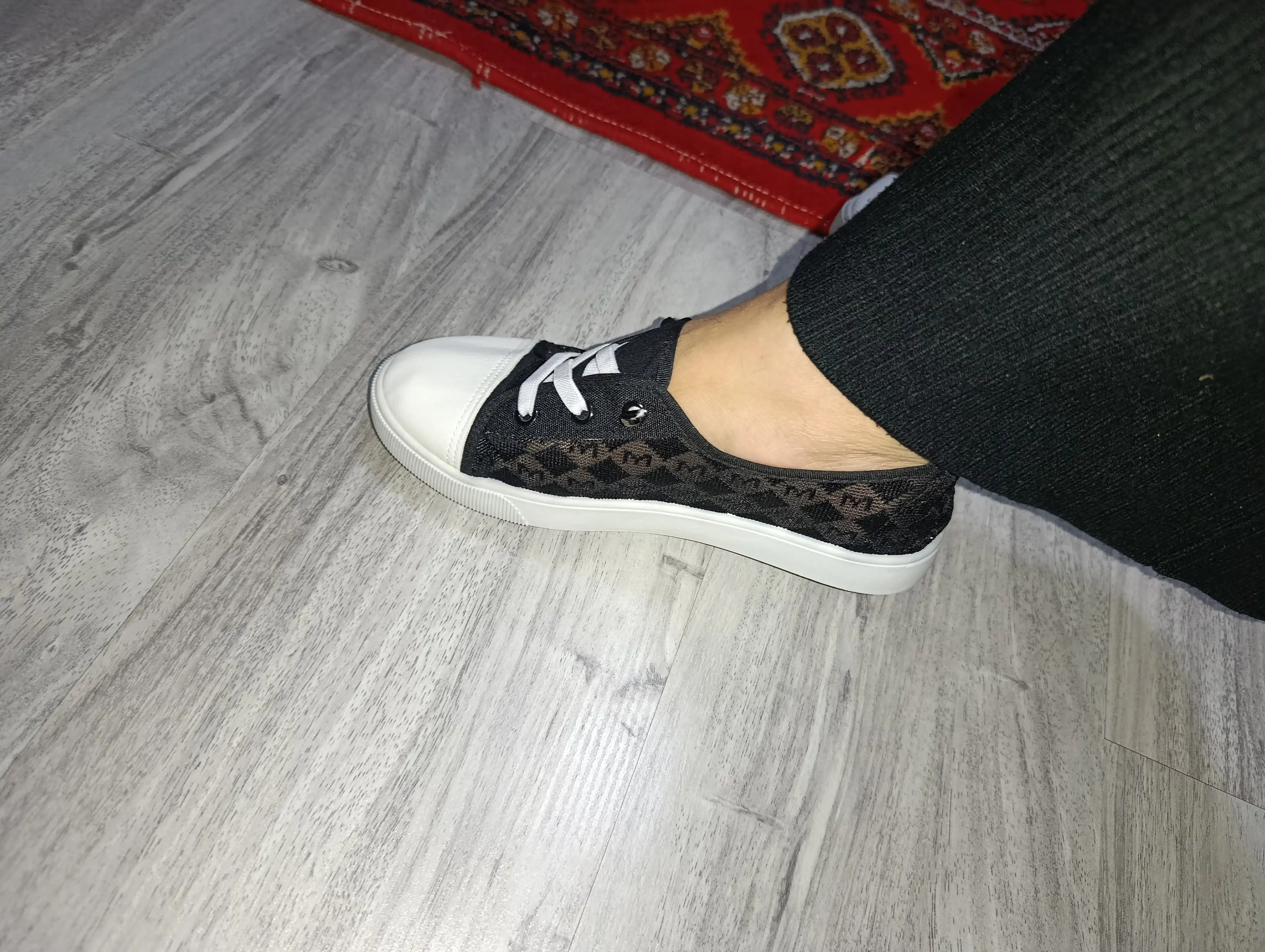 Ayollar uchun krossovkalar, yoz-bahor-kuzgi, 2 rangda, 35-40 o'lchamda