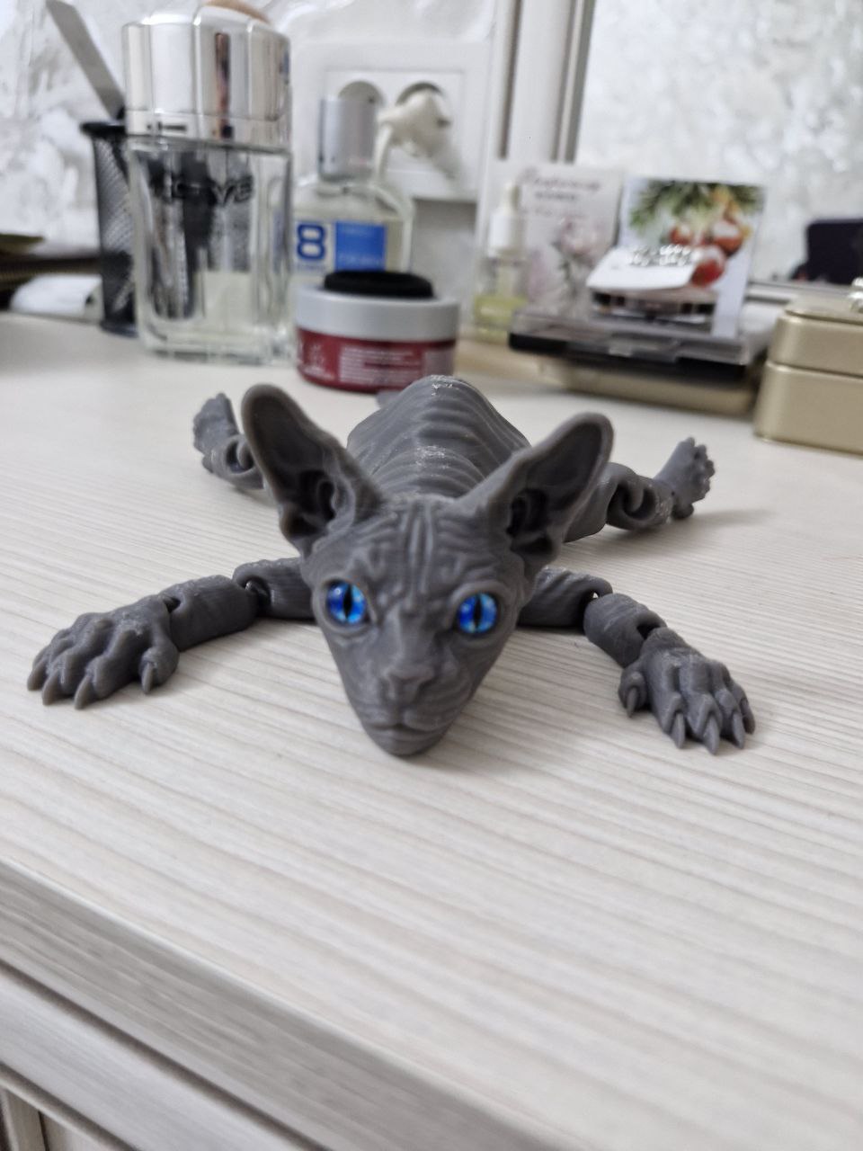 Sfinks mushuk, harakatlanuvchi o‘yinchoq mushuk, mushuk va antistress oqsil. 3d toys
