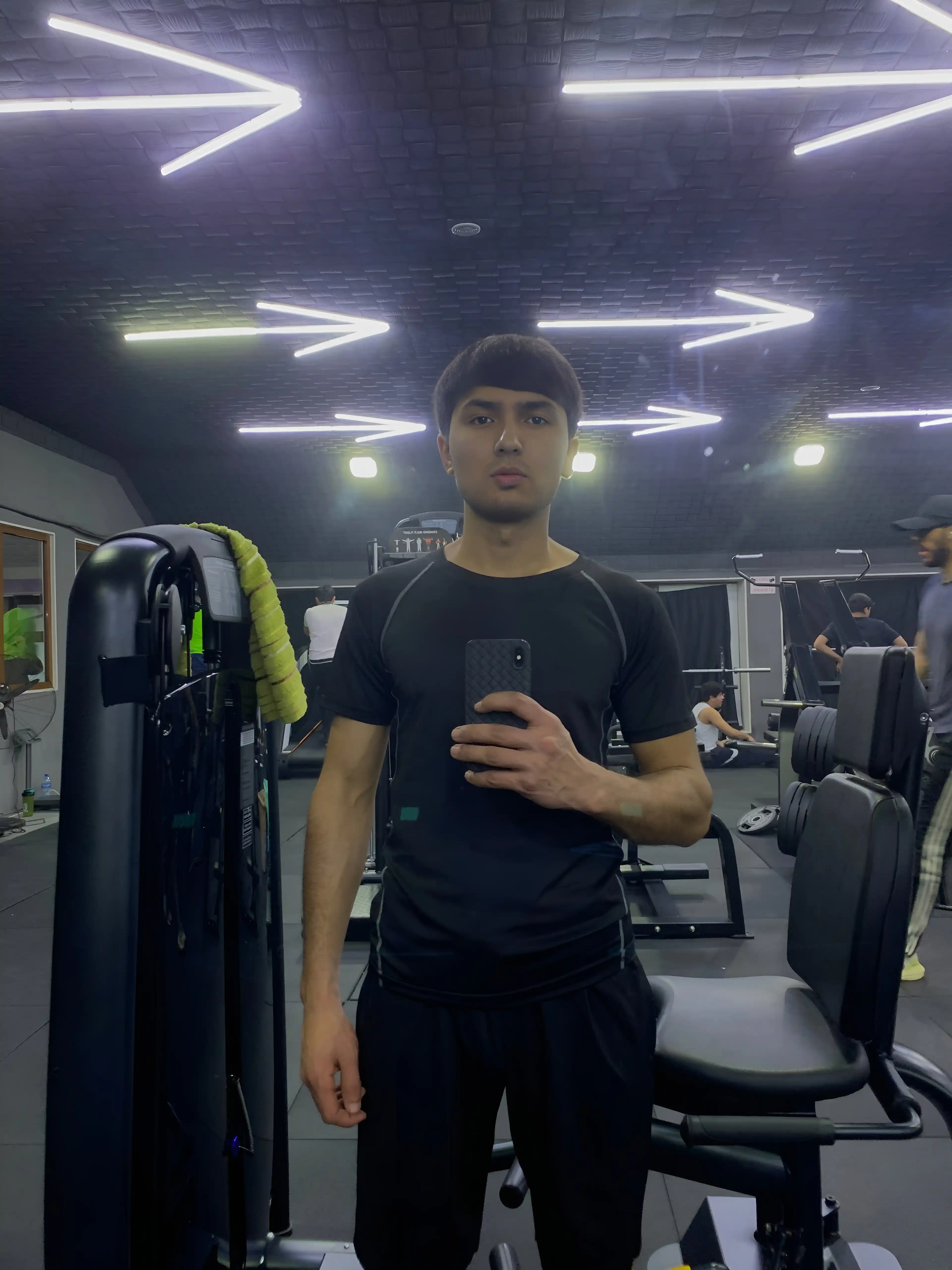 Rashgard erkaklar uchun 3 tasi 1 da, fitness uchun sport kiyimi, zal va yugirish uchun