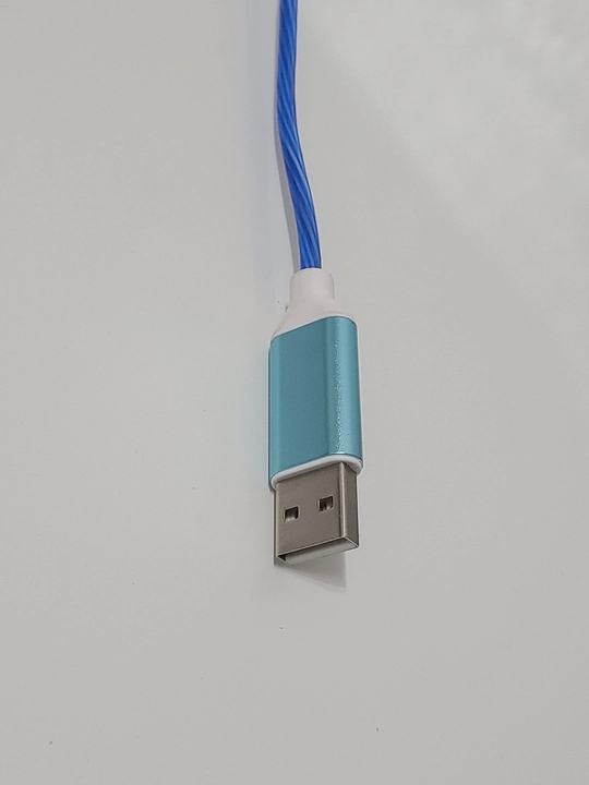 Universal zaryadlovchi kabeli, 3 tasi 1 da, Lightning / Micro USB / Type-C