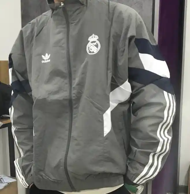 Футбольная ветровка Real Madrid
