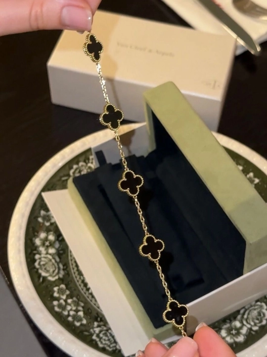 Ayollar va qizlar uchun Van Cleef bilaguzuklari, rangi o‘zgarmaydi va qoraymaydi