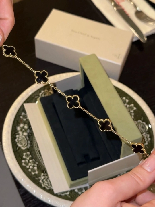 Ayollar va qizlar uchun Van Cleef bilaguzuklari, rangi o‘zgarmaydi va qoraymaydi
