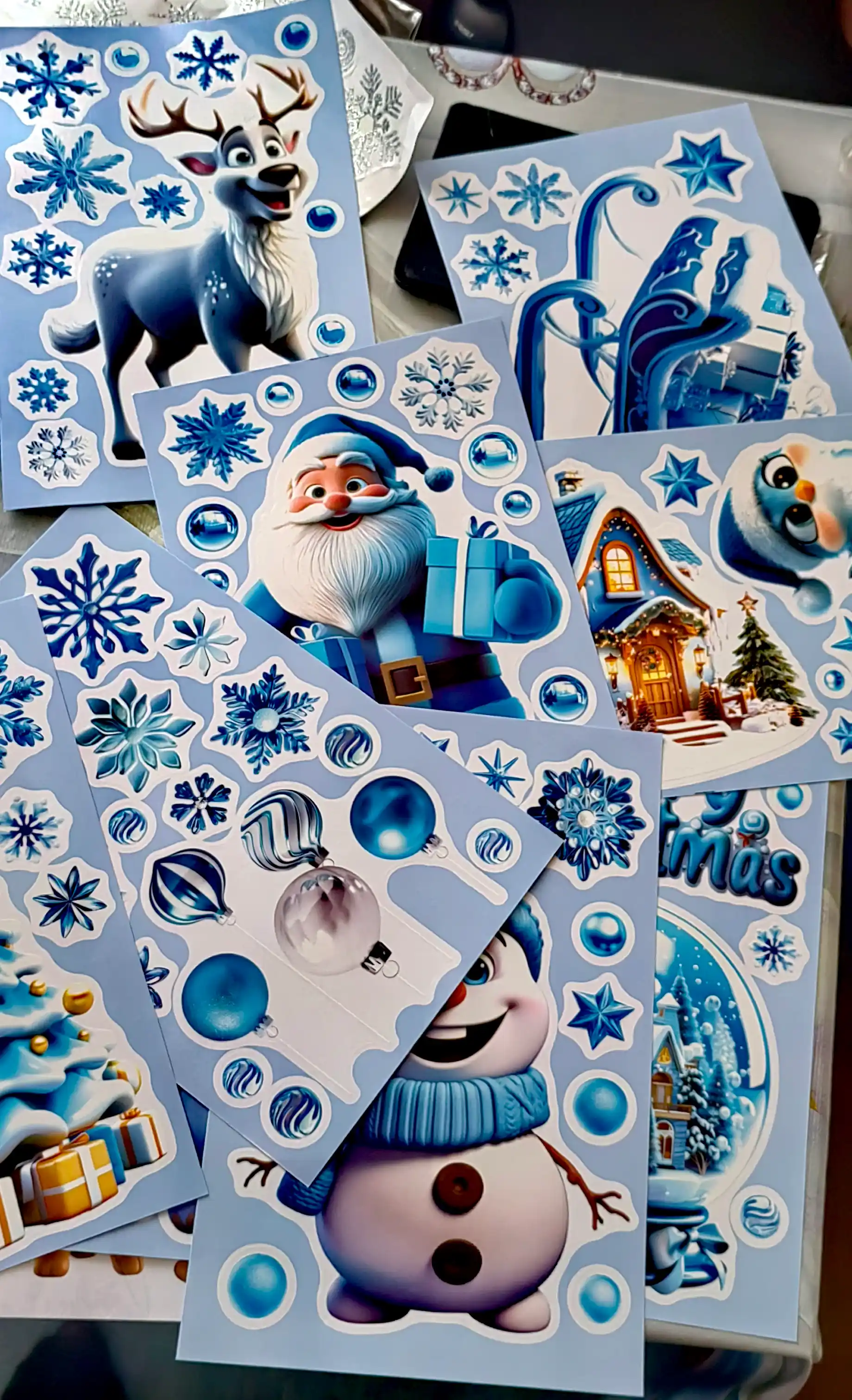 Yangi yil uchun derazaga statik ikki tomonlama nakleykalar to‘plami Ded Moroz, qor parcha