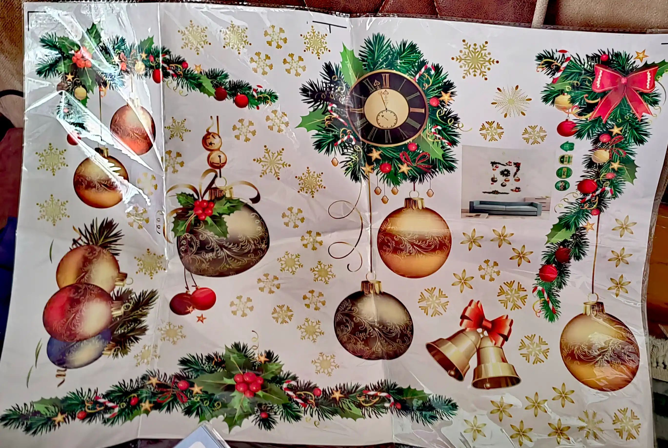 Yangi yil uchun derazaga statik ikki tomonlama nakleykalar to‘plami Ded Moroz, qor parcha