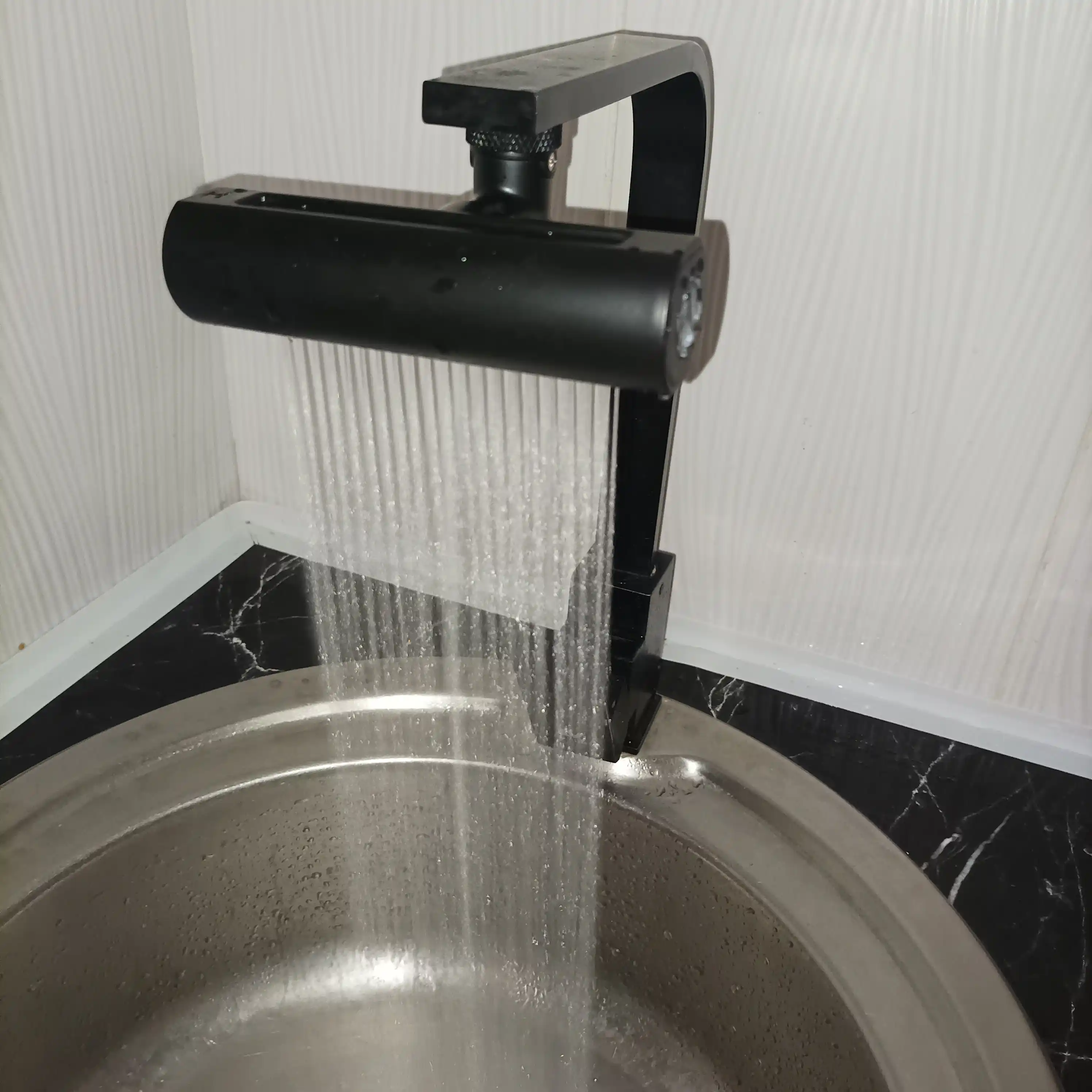 Baland kran nasadkasi, aerator, dush