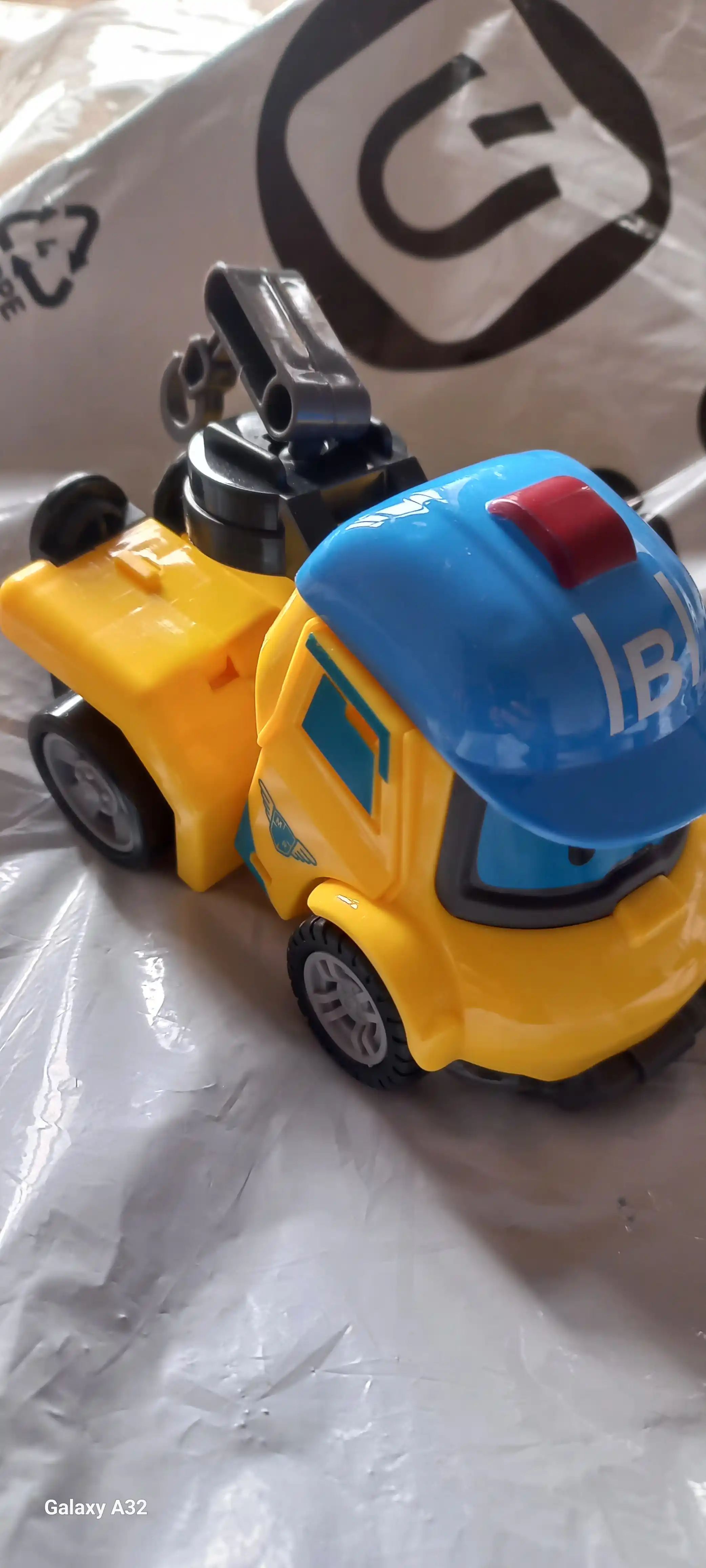Robot transformer Haley Robocar Poli