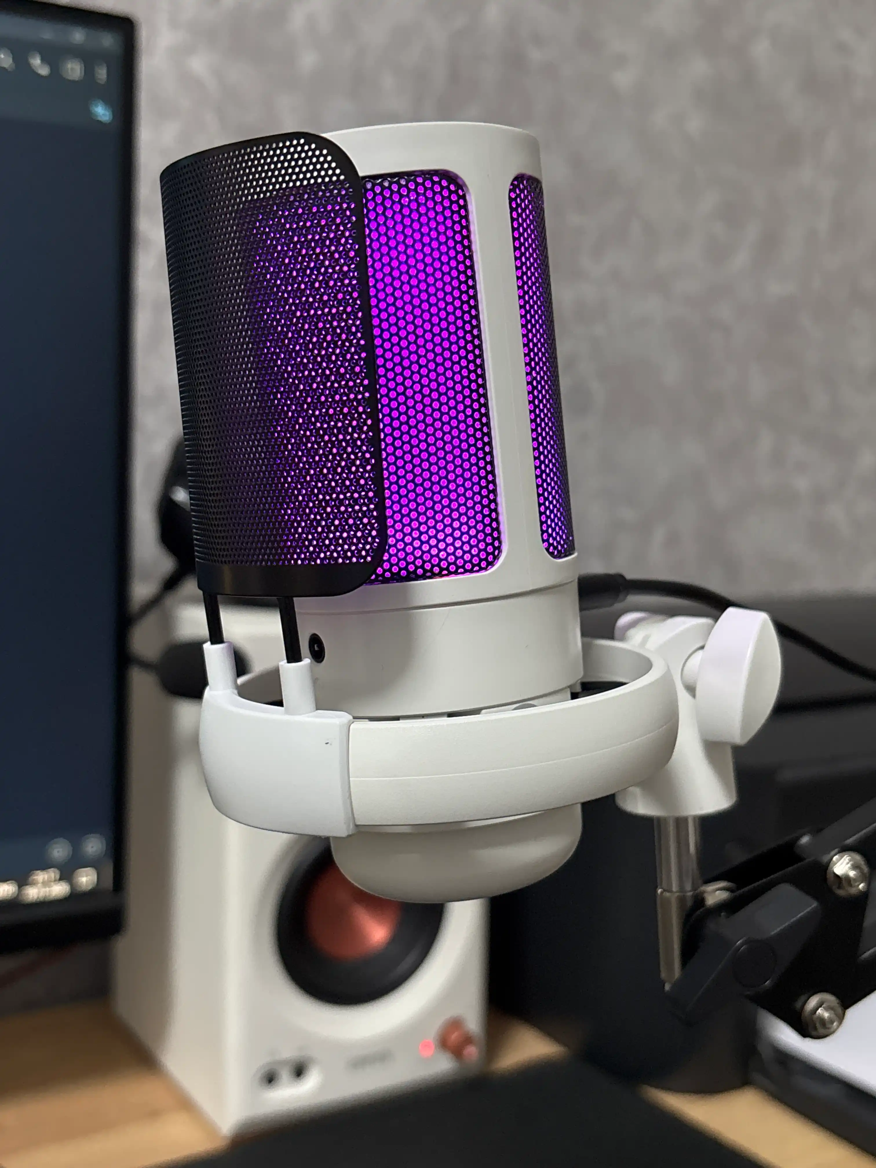 RGB yoritgichli o'yin kondensatori mikrofoni, braket va oqim filtri