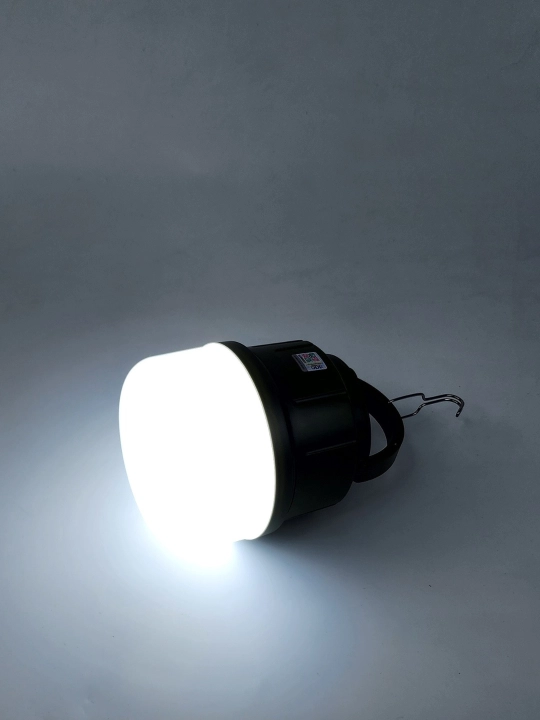 Ko‘chma LED chiroq (50W) – sayohat, dala favqulodda holatlar uchun qulay yoritish yechimi