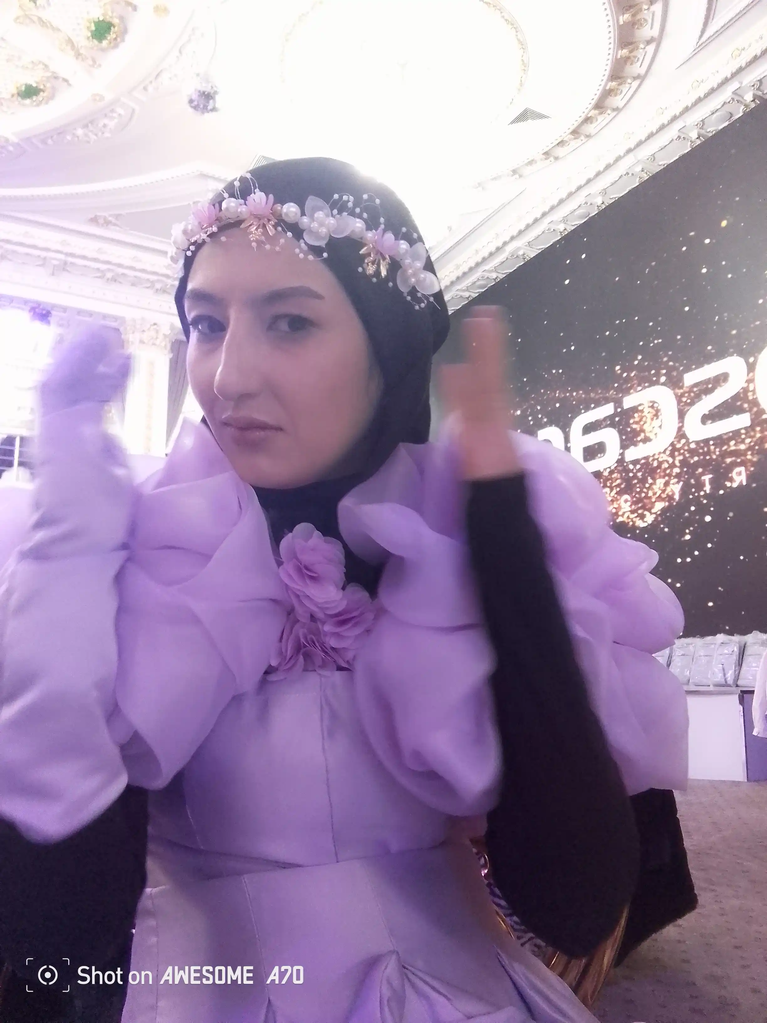 Ayollar va qizlar uchun nafis diadema – bayramona gulli bosh bezagi