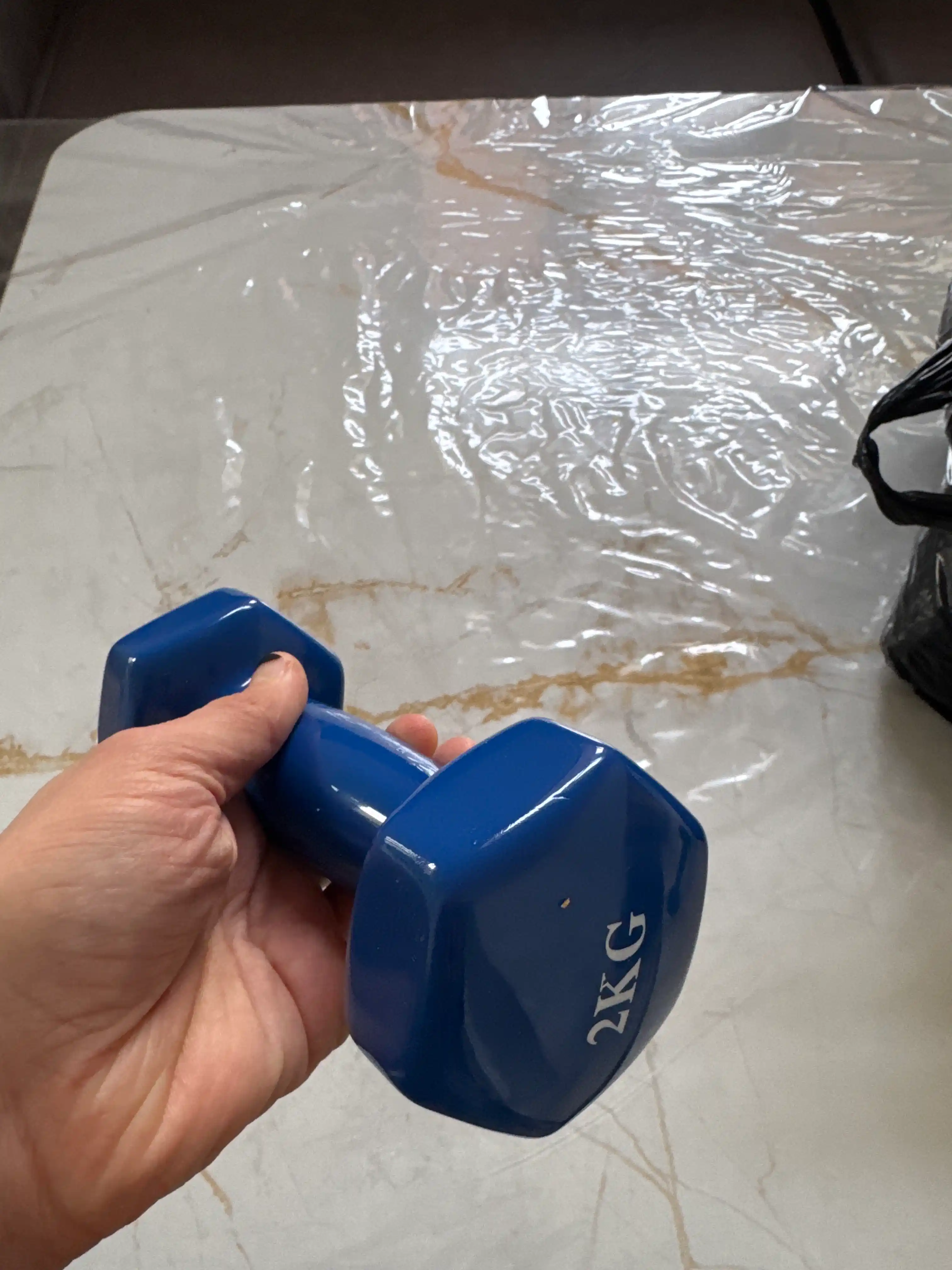 Fitnes uchun 1 kg, 2 kg va 0,5 kg og‘irlikdagi vinil gantellar