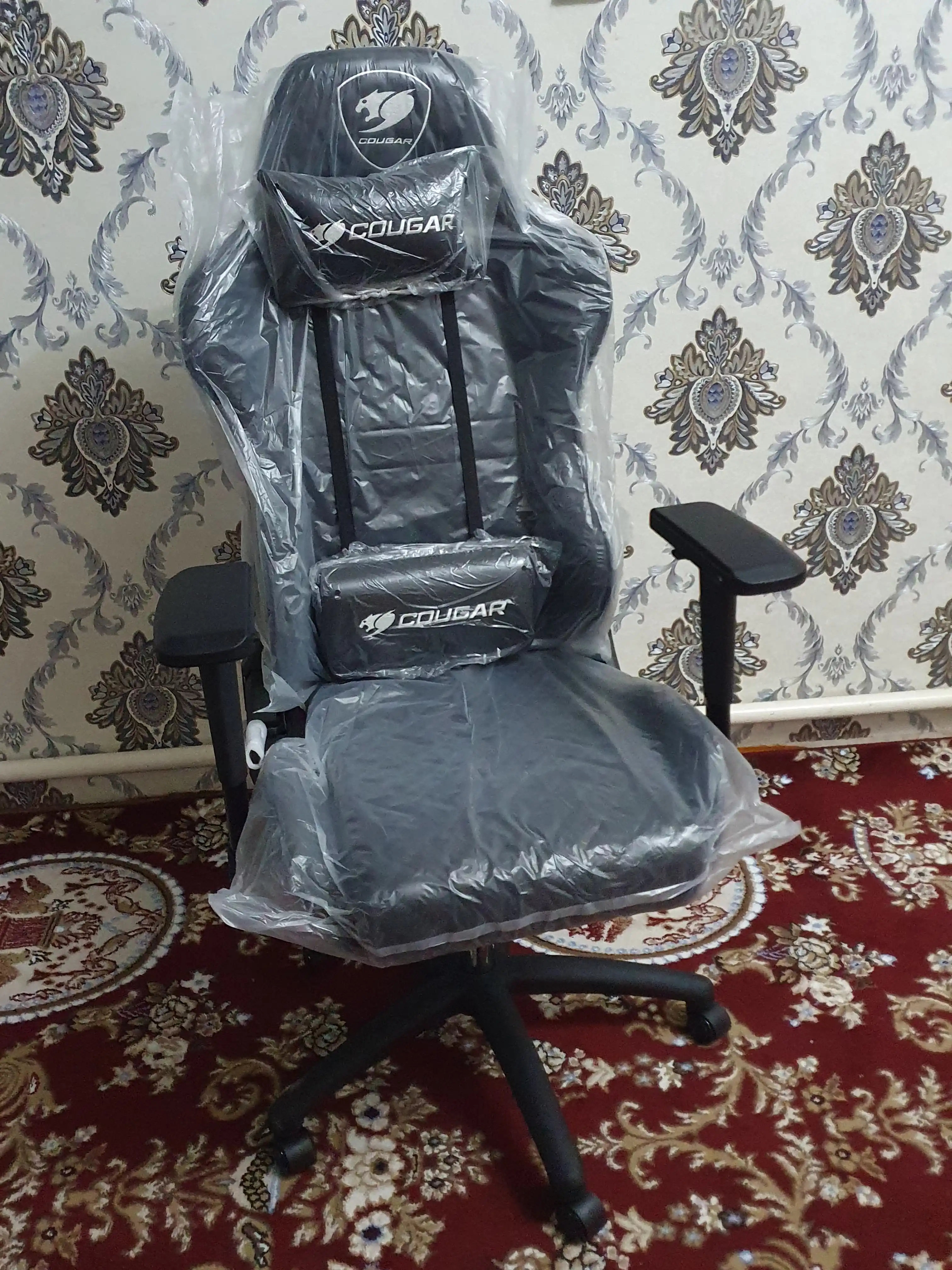 Игровое кресло Cougar Armor ONE, облегающий дизайн, с высокой спинкой