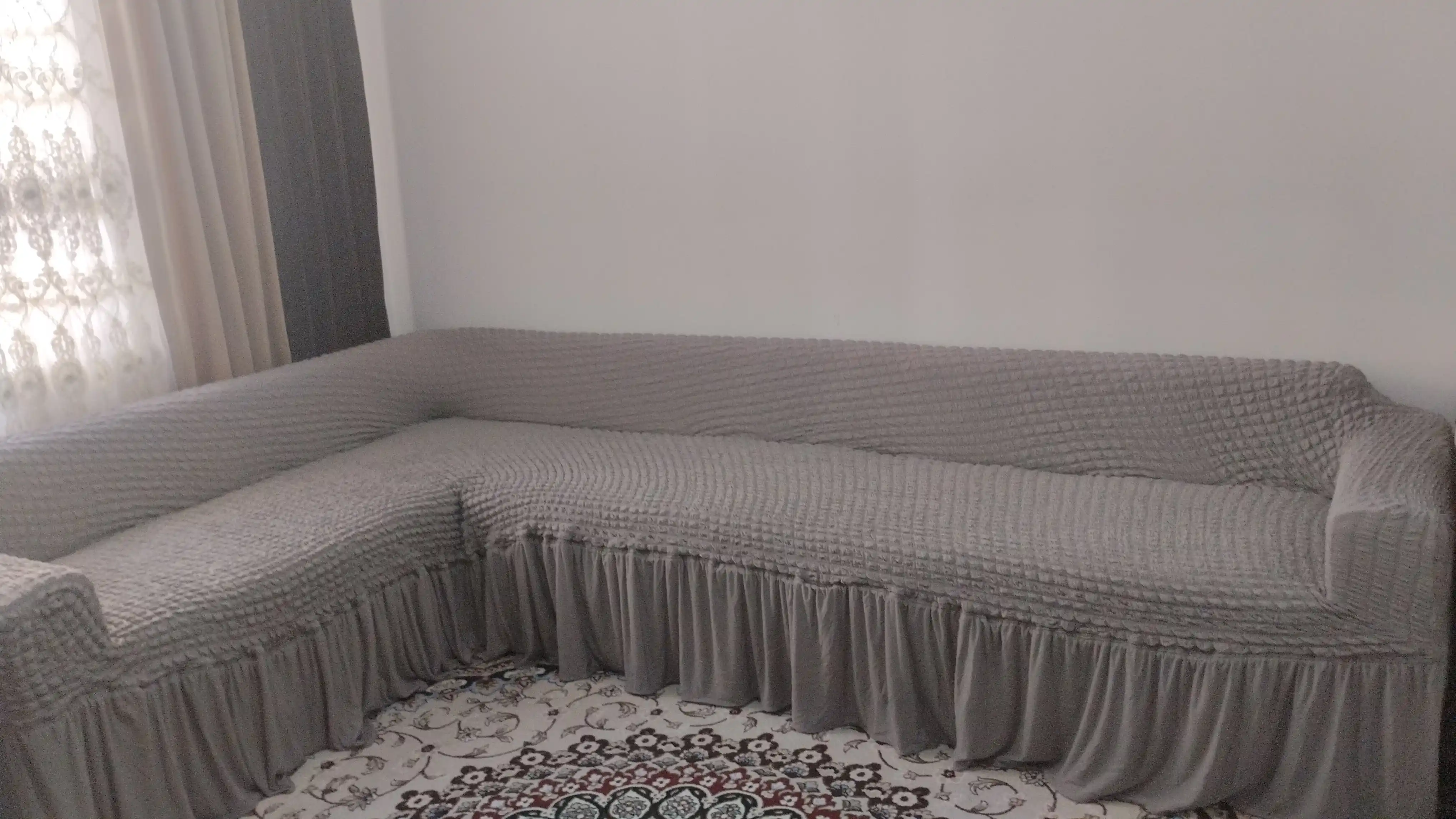 Burchakli divan uchun universal qoplama
