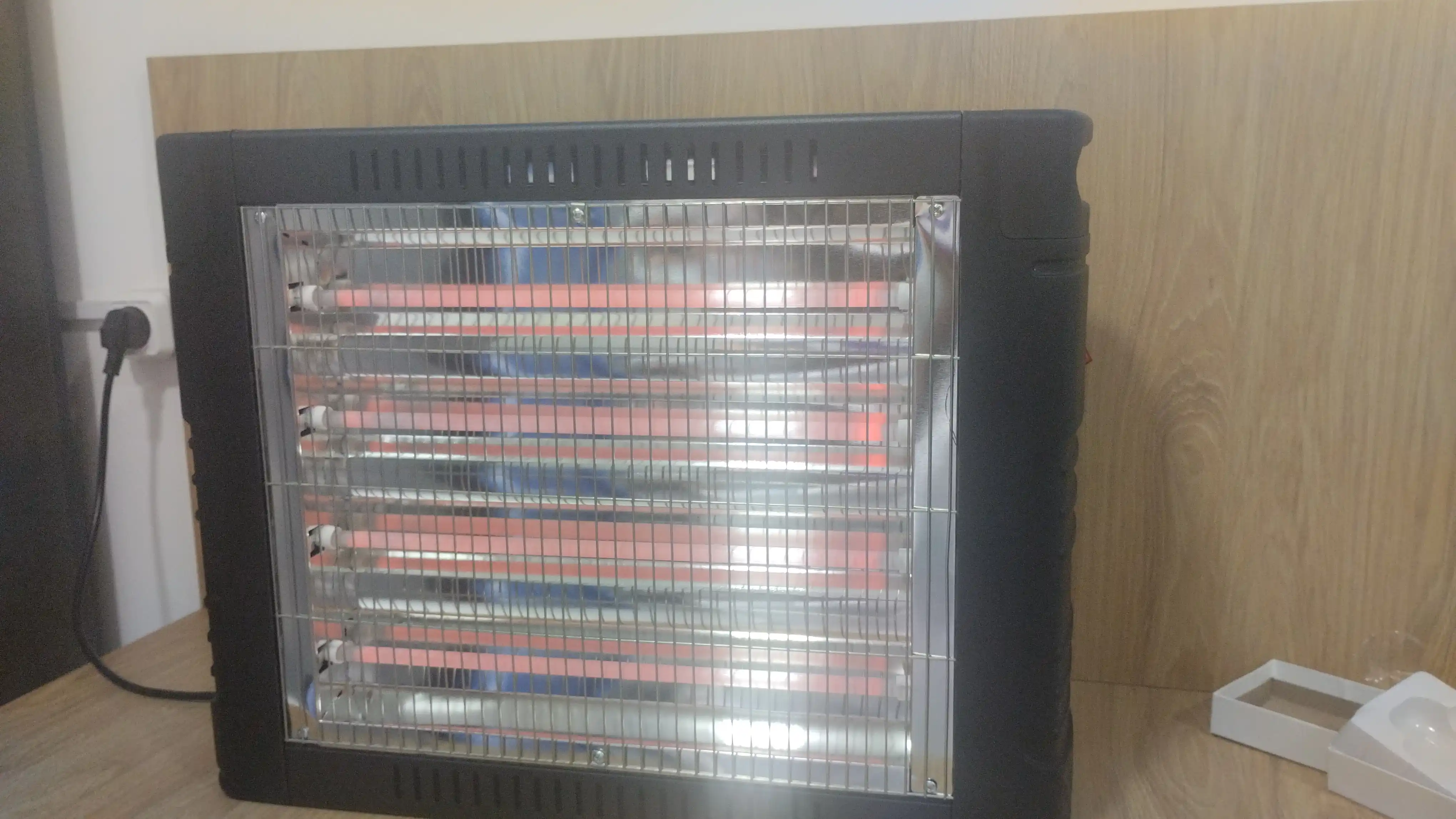 Elektr isitgich pechka GREAT CROWN, quvvati 2400 Vt
