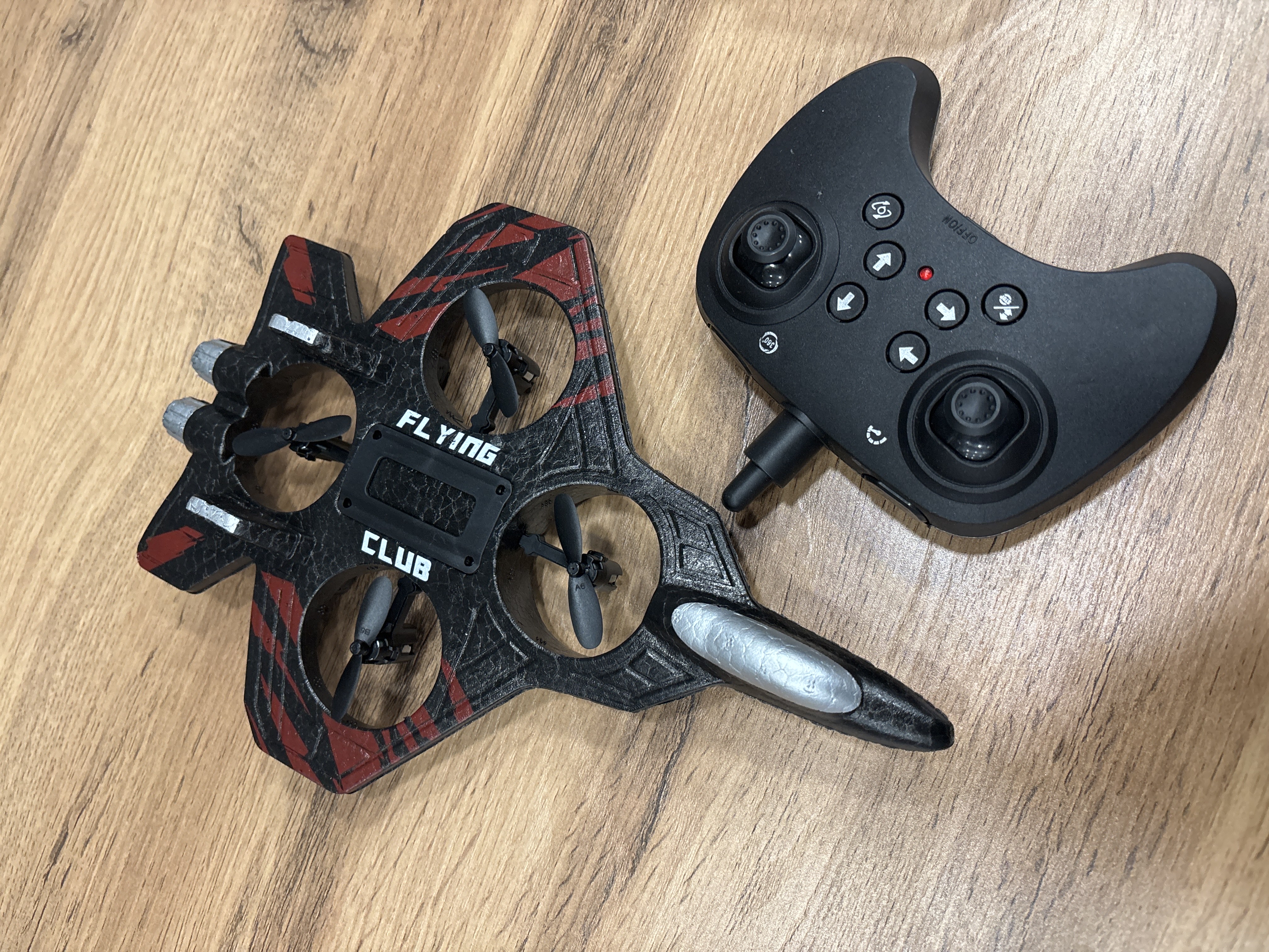 360° tryuklar va yorqin RGB yoritgichlarga ega, radio orqali boshqariladigan Fighter dron-samolyoti