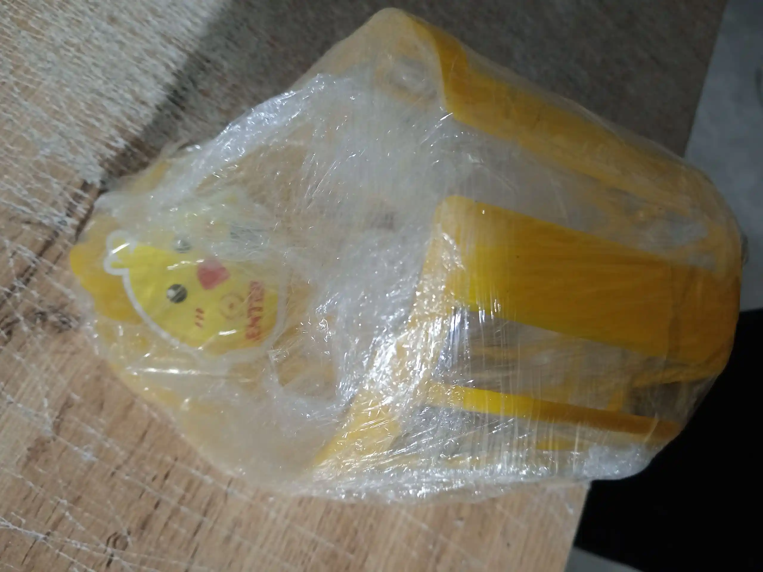 Tualet qog‘ozi ushlagichi jo‘ja dizaynli, devorga o‘rnatiladigan, plastik