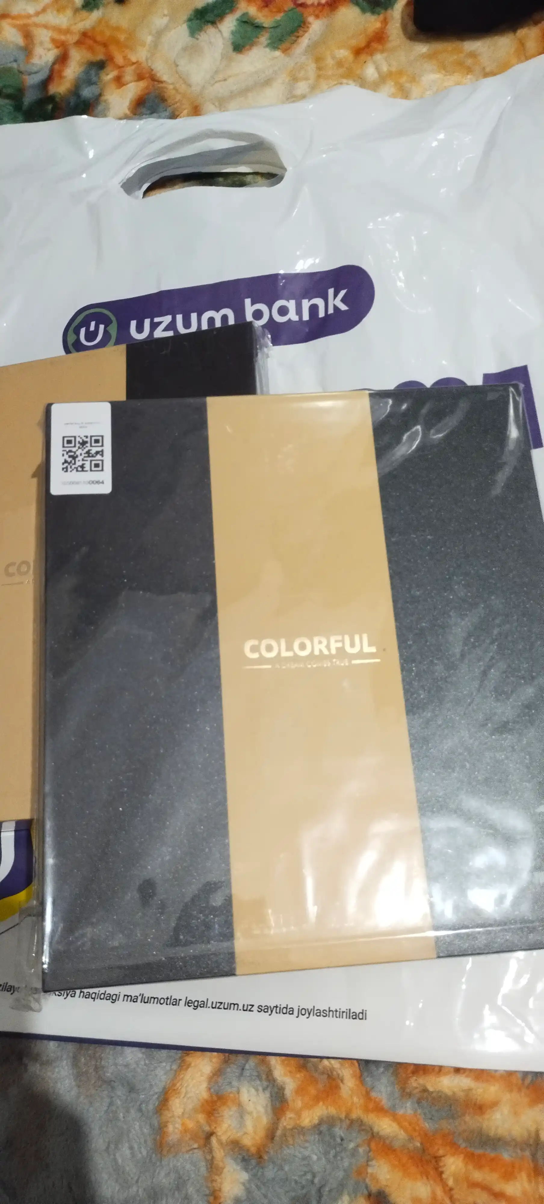 Sovg‘a qutisidagi ruchkali COLORFUL biznes daftari, charm muqova, magnit tugma