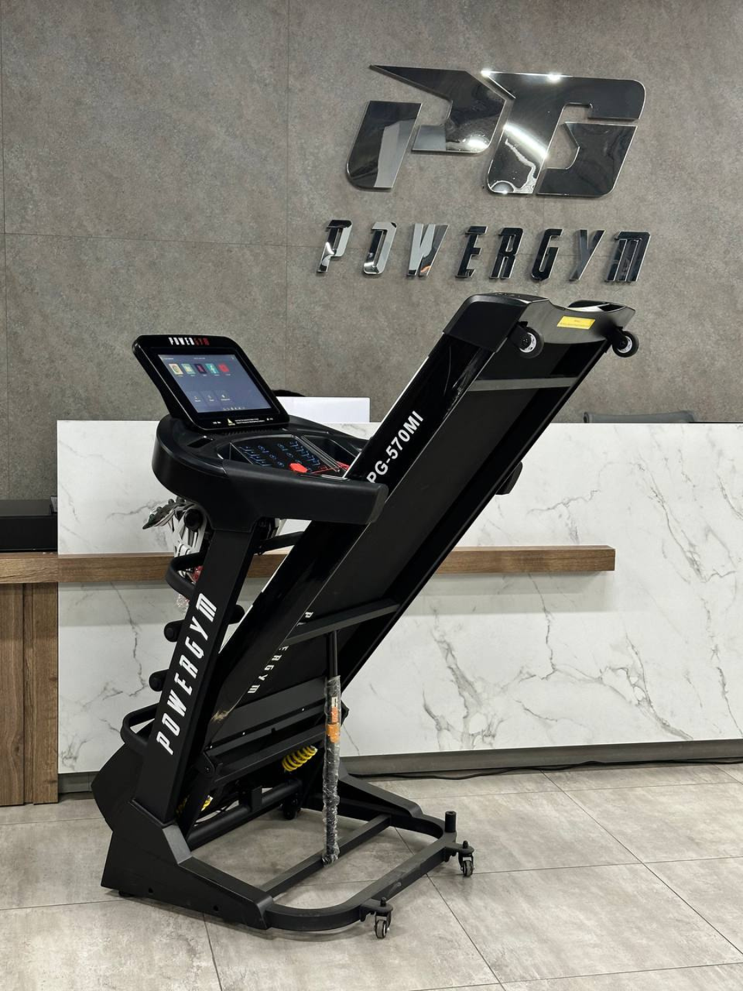 PG570 MI yugurish yo‘lagi – 4.0 HP, 18 km/soat, 15% qiyalik, 15″ WiFi ekran