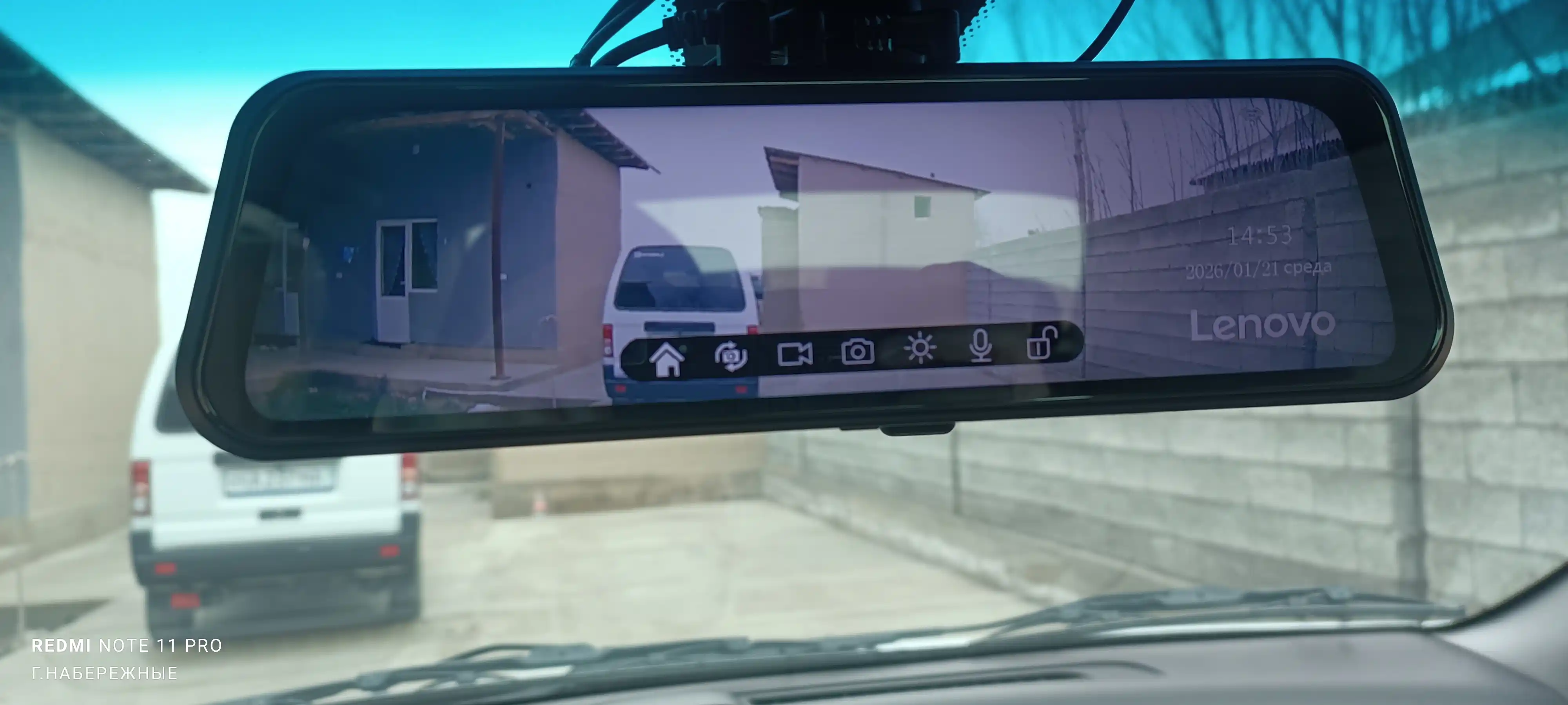 3 ta kamerali videoregistirator Lenovo, Wi-Fi orqali kuzatish va tungi rejimi bor