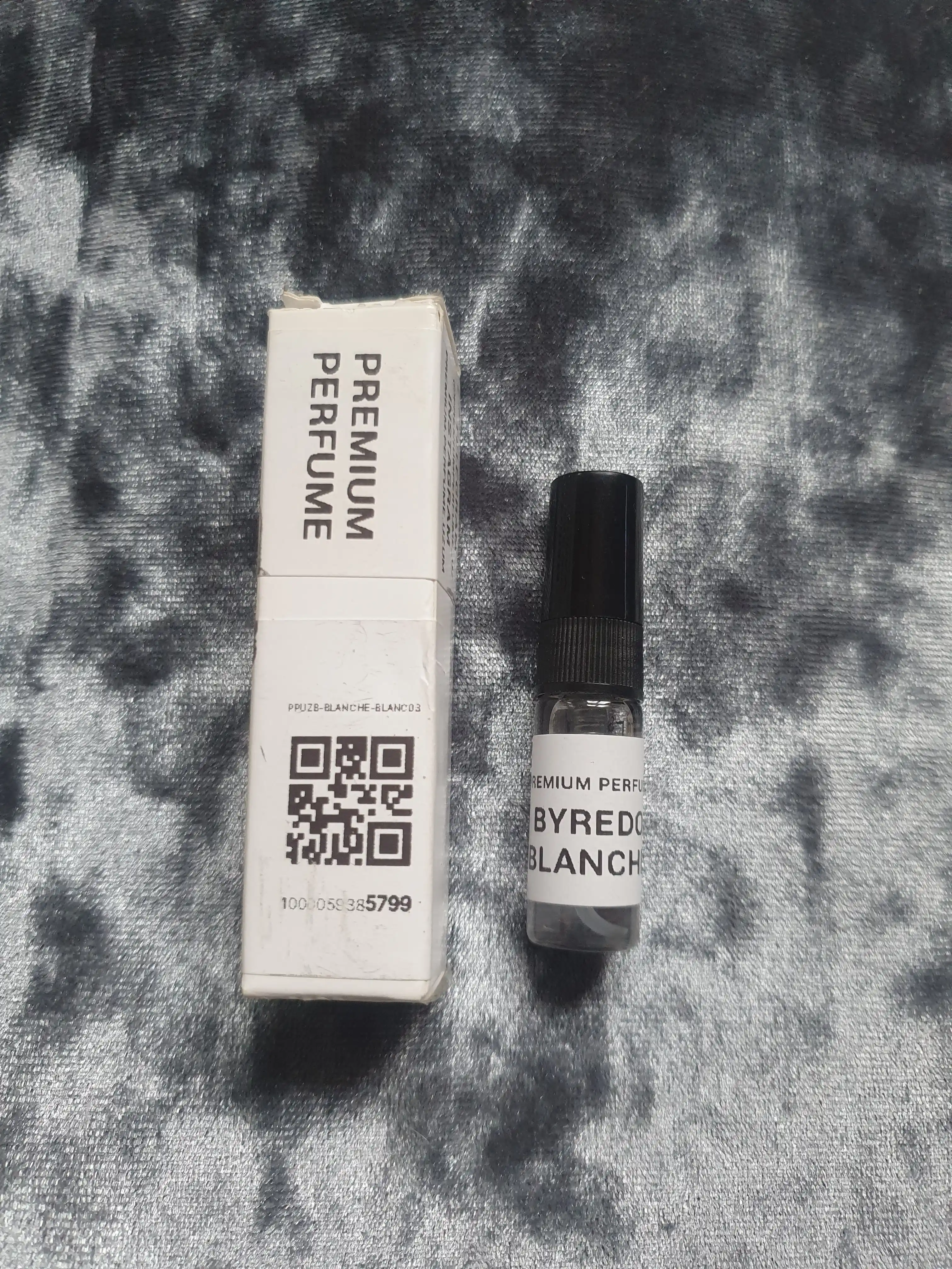Ayollar uchun "Byredo Blanche" parfyumlangan suvi