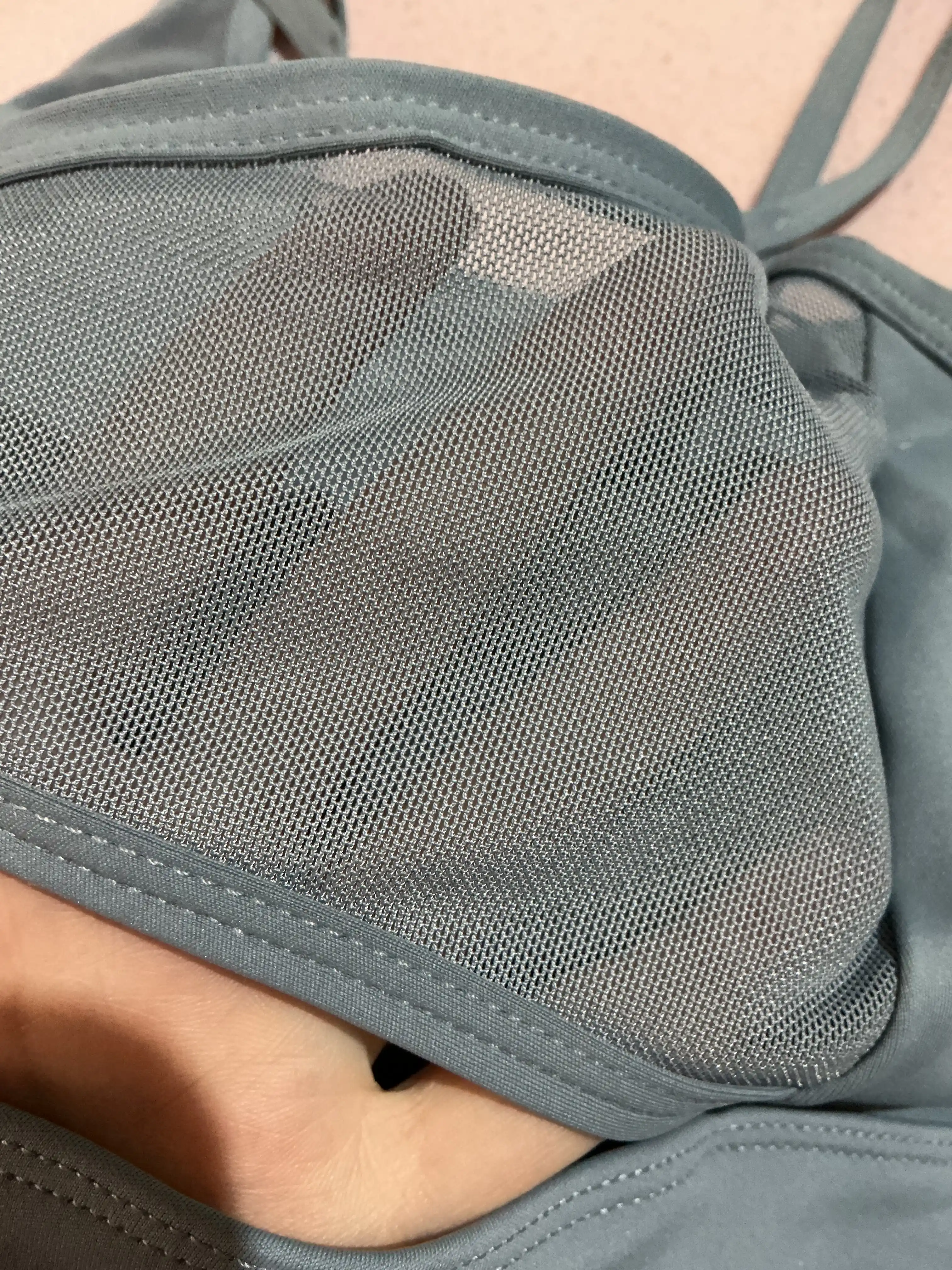Ayollar sport topi Kioko. Olinadigan chashkali sport to'pi. Ayollar spor kiyimi
