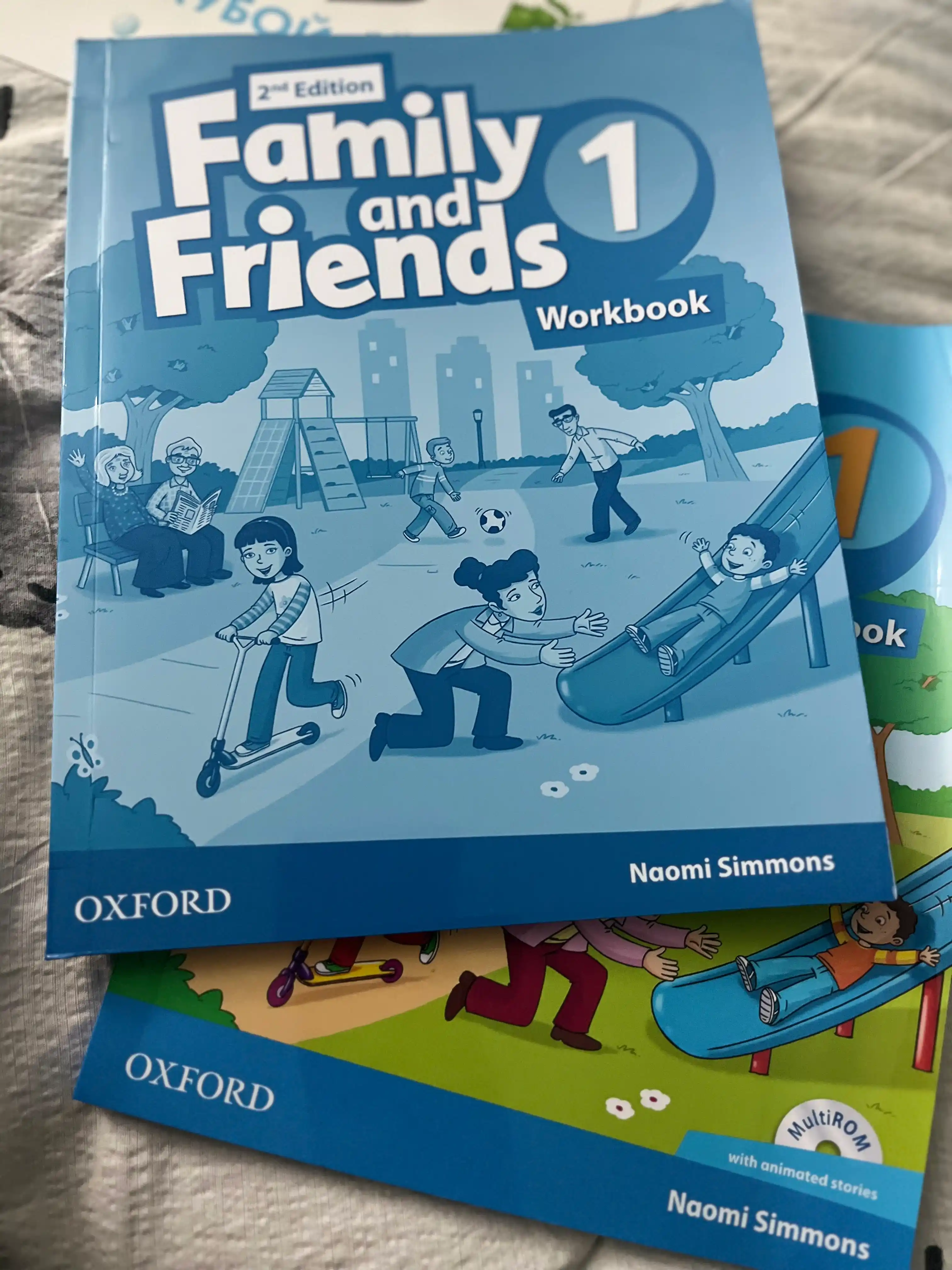 Familiy and Friends 1, 2, 3, 4, 5, Class Book va Workbook;Naomi Simmons