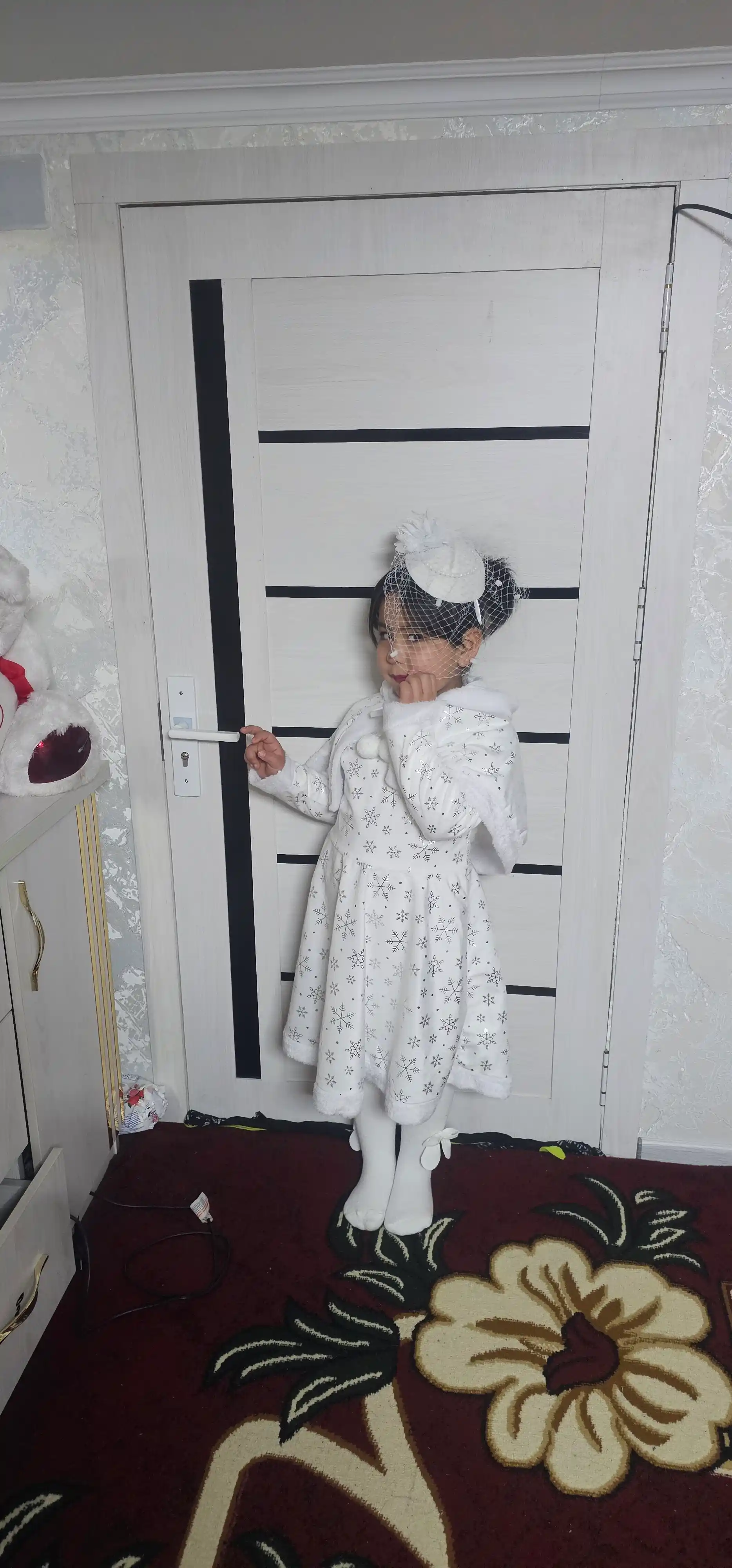 Shlyapa to'rlik ayollar uchun, elegant klassik usludagi vualetka bosh kiyim