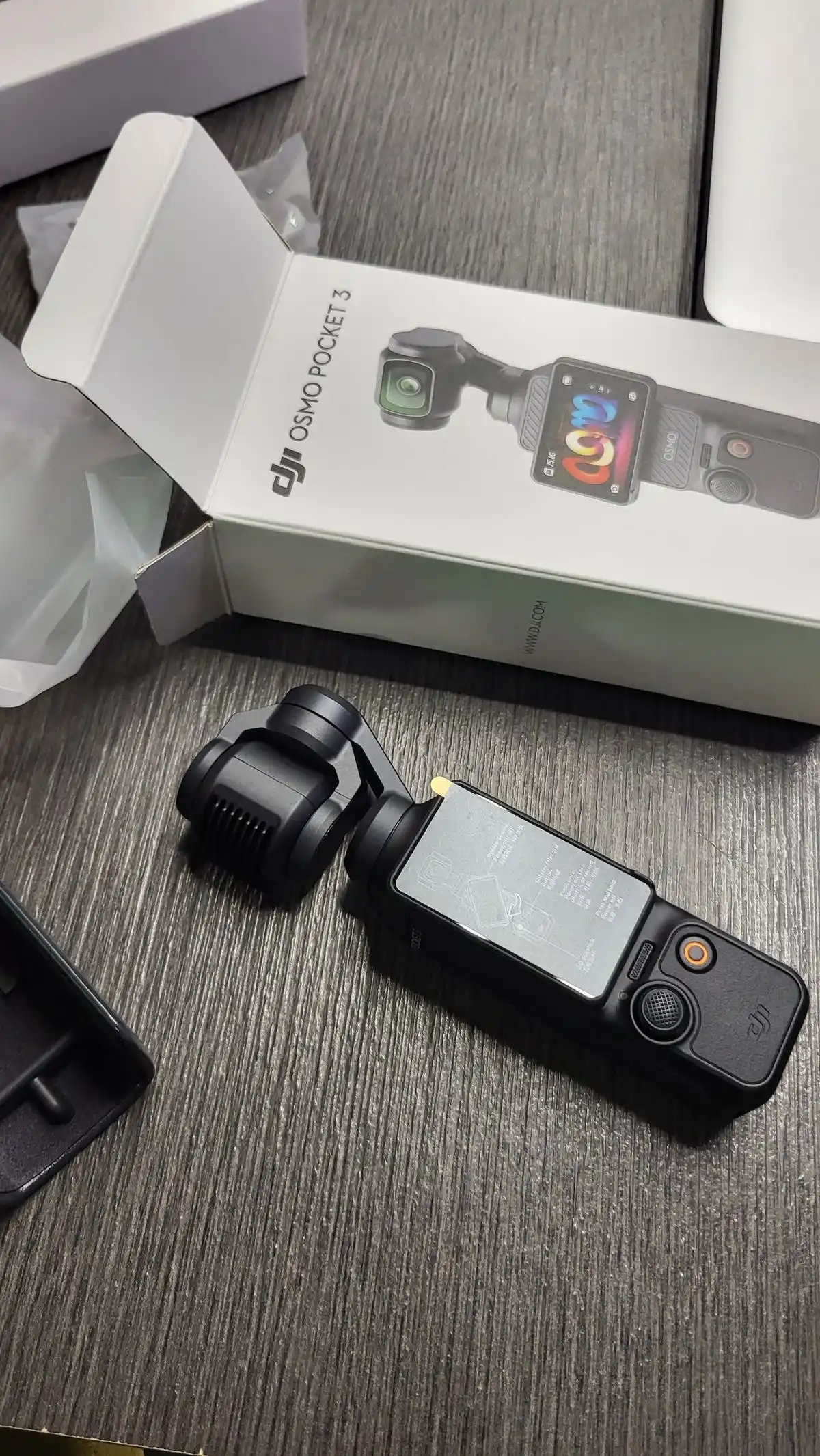 DJI Osmo Pocket 3 Combo – stabilizator va mikrofonli portativ kamera
