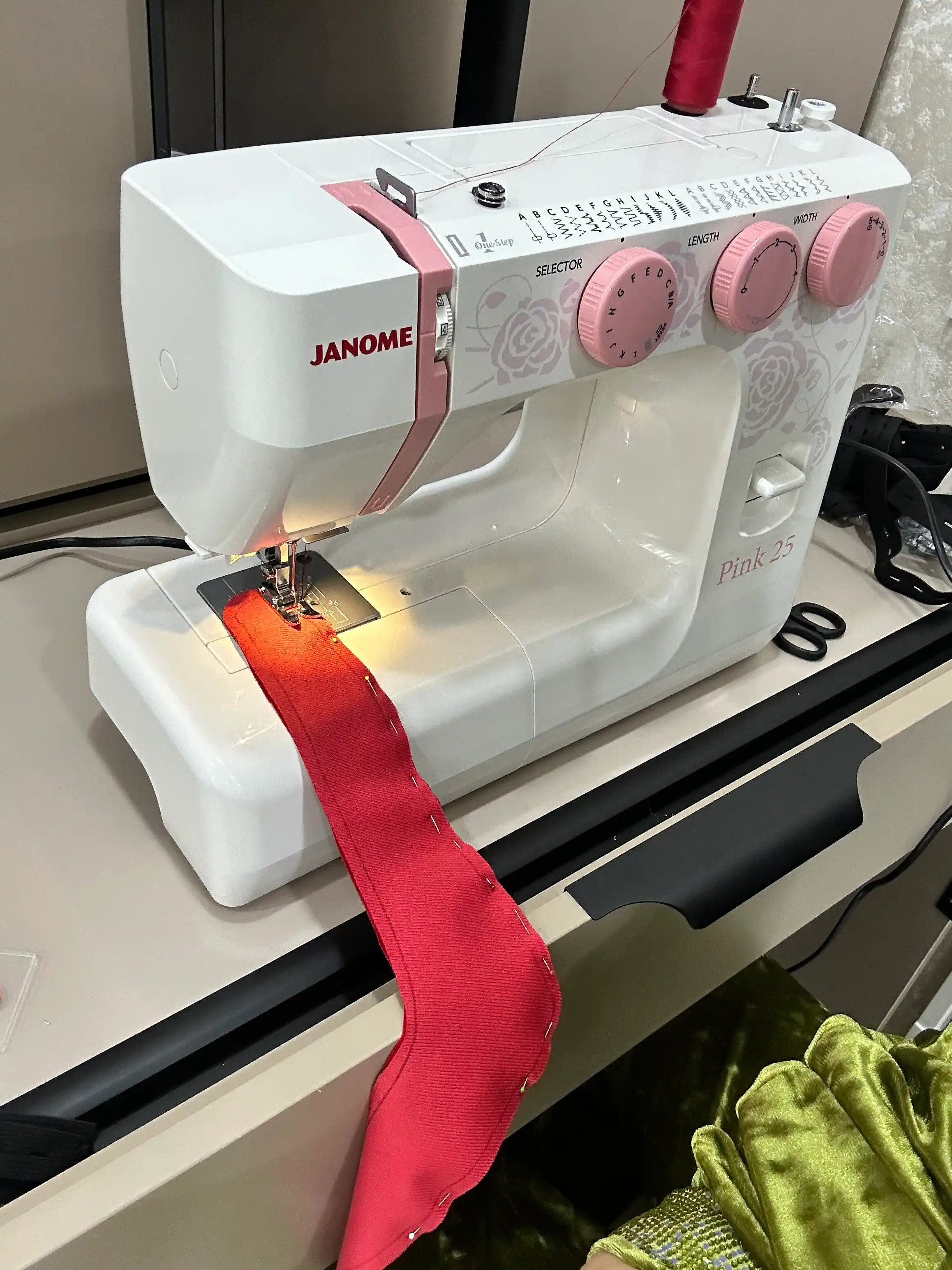 Швейная машина Janome Pink 25