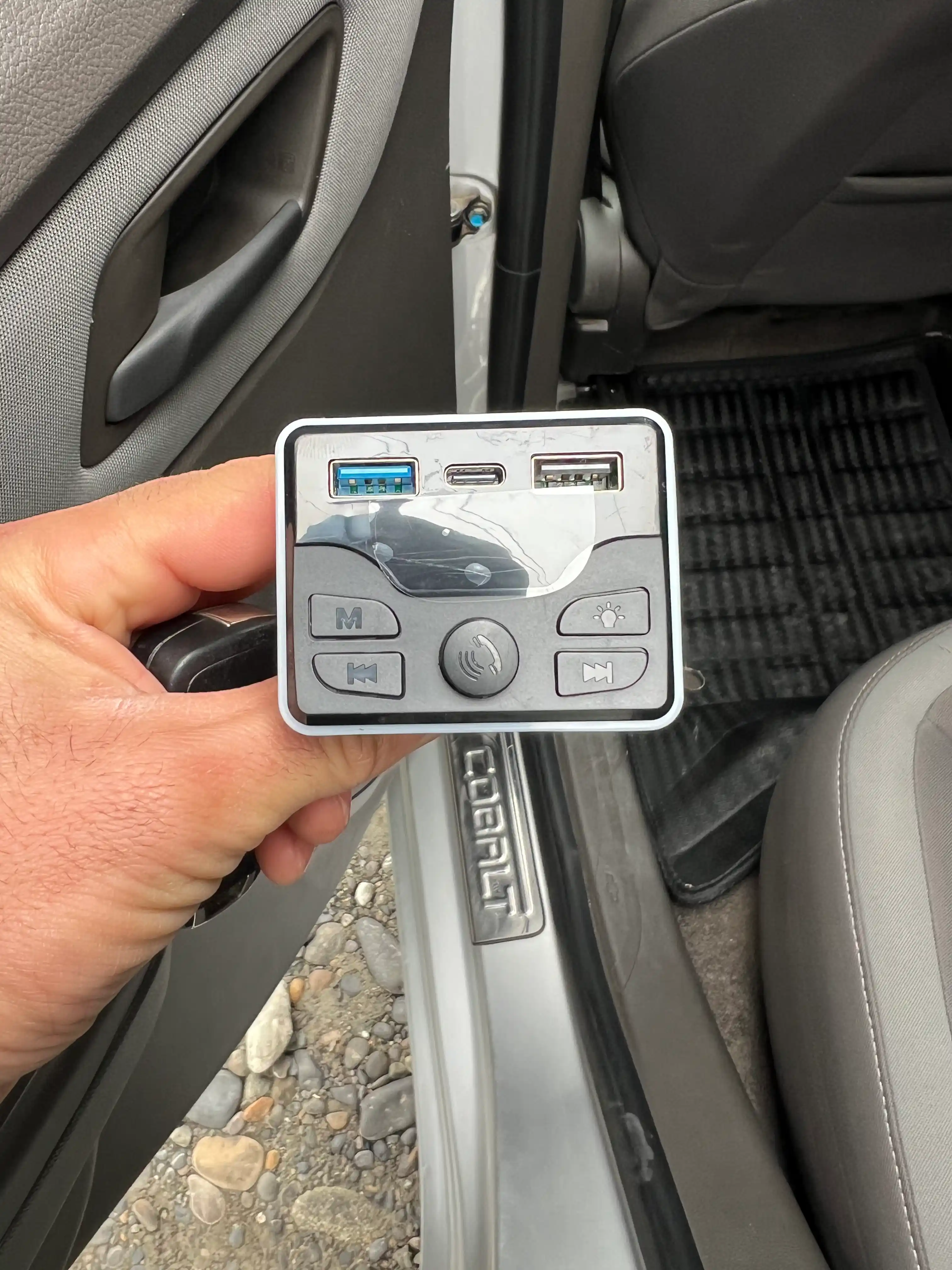 M51 simsiz FM transmitter, avtomobil uchun MP3 pleer, zaryatchik, quvvatlagich